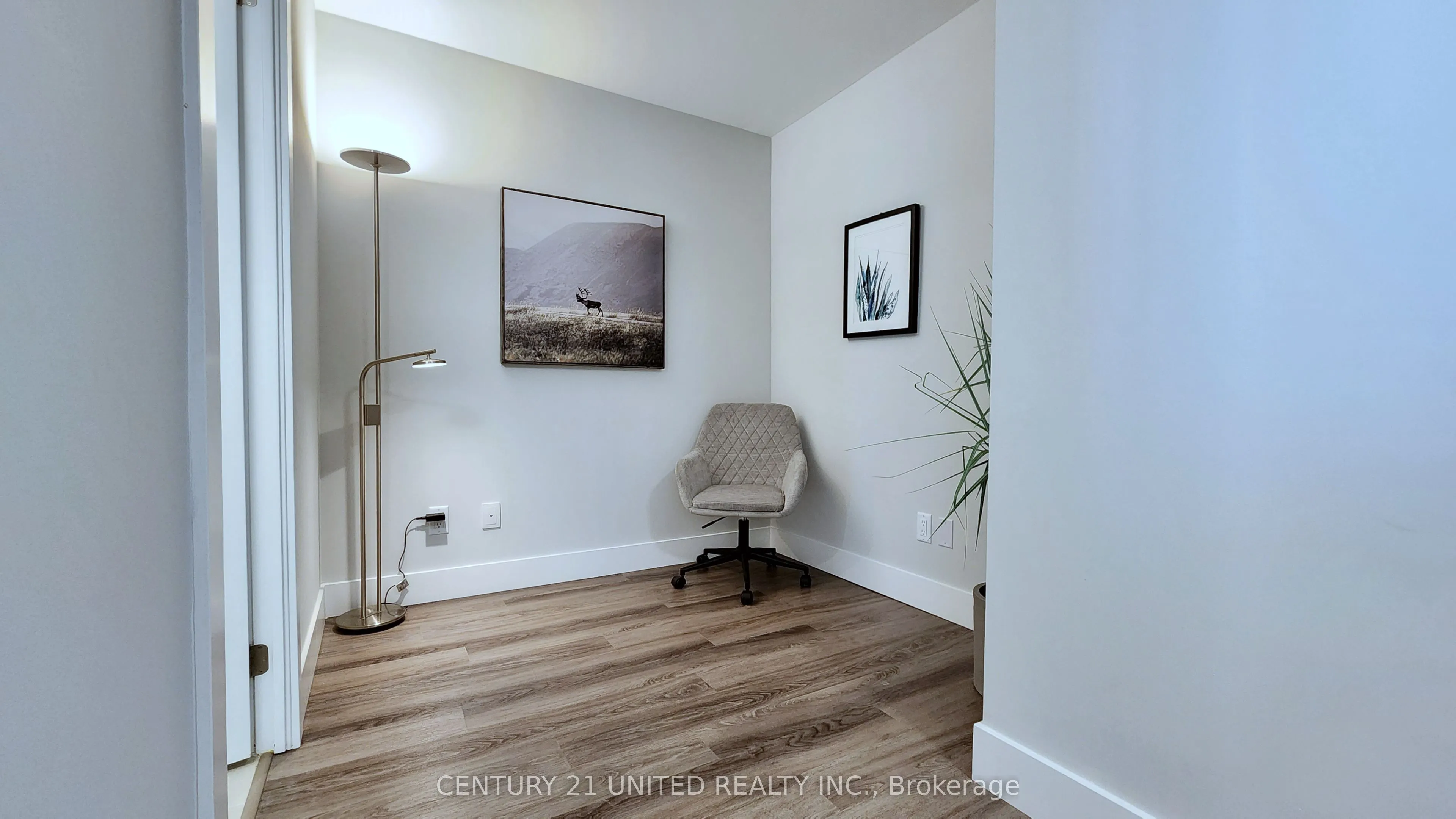 80 Bond Street E, #821