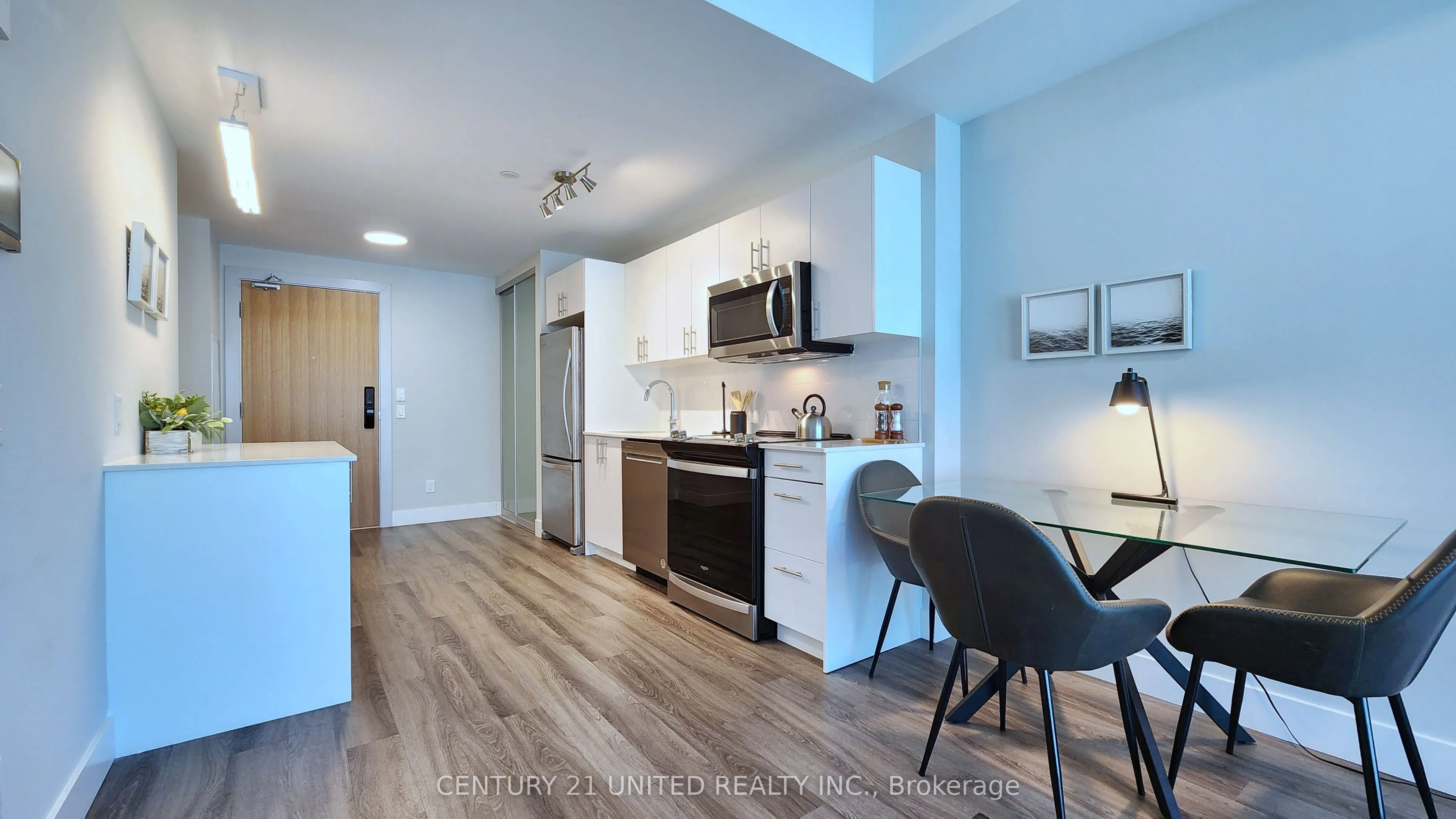 80 Bond Street E, #821