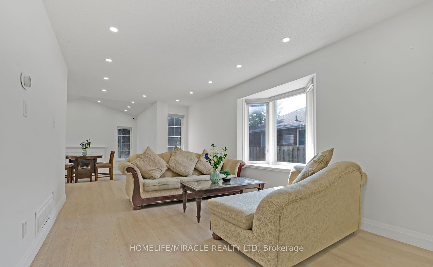 1657 Erindale Crescent