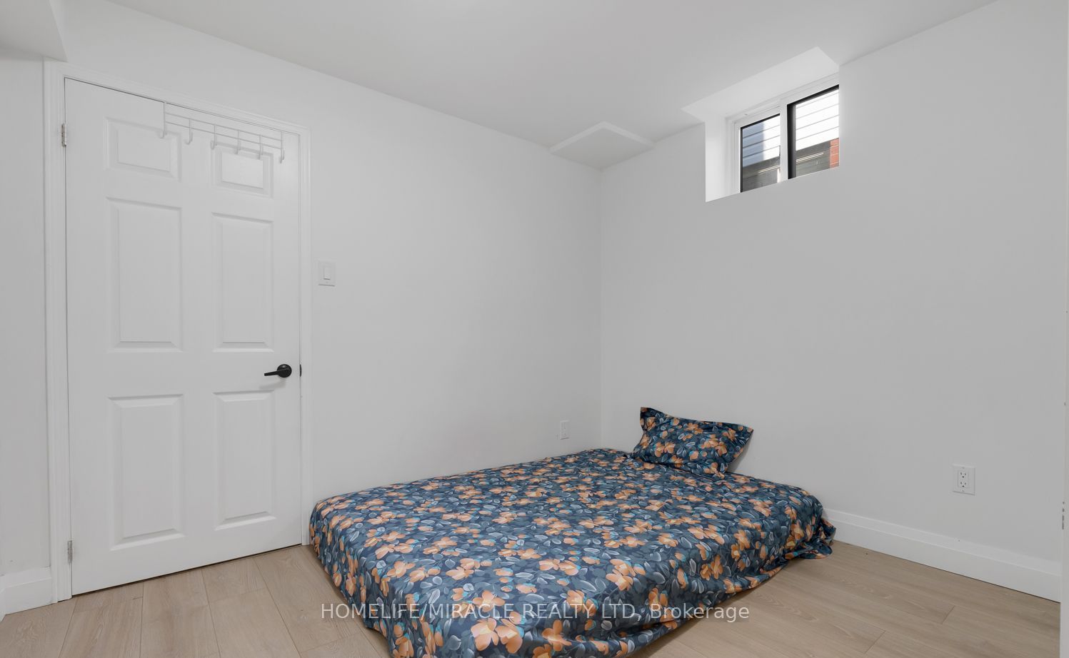 1657 Erindale Crescent