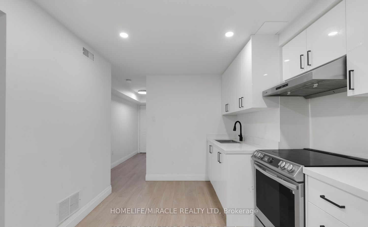 1657 Erindale Crescent