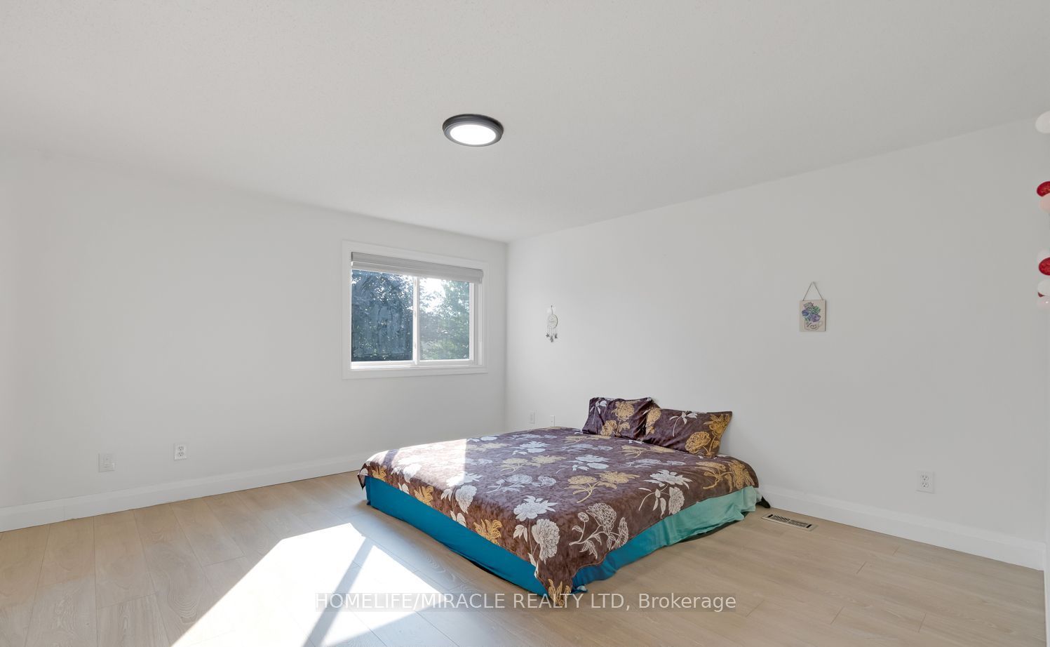 1657 Erindale Crescent