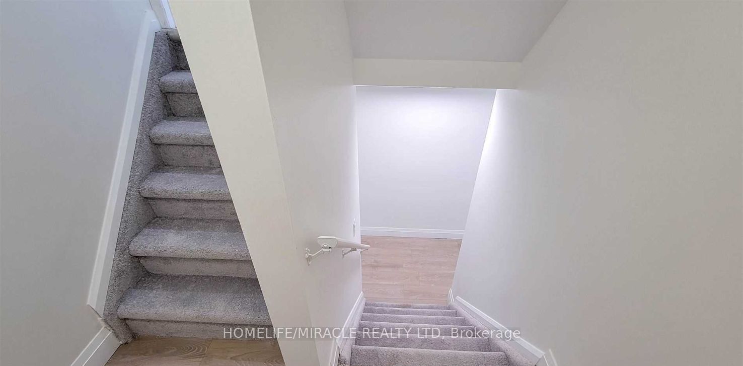1657 Erindale Crescent