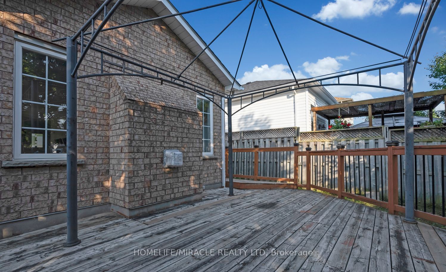 1657 Erindale Crescent