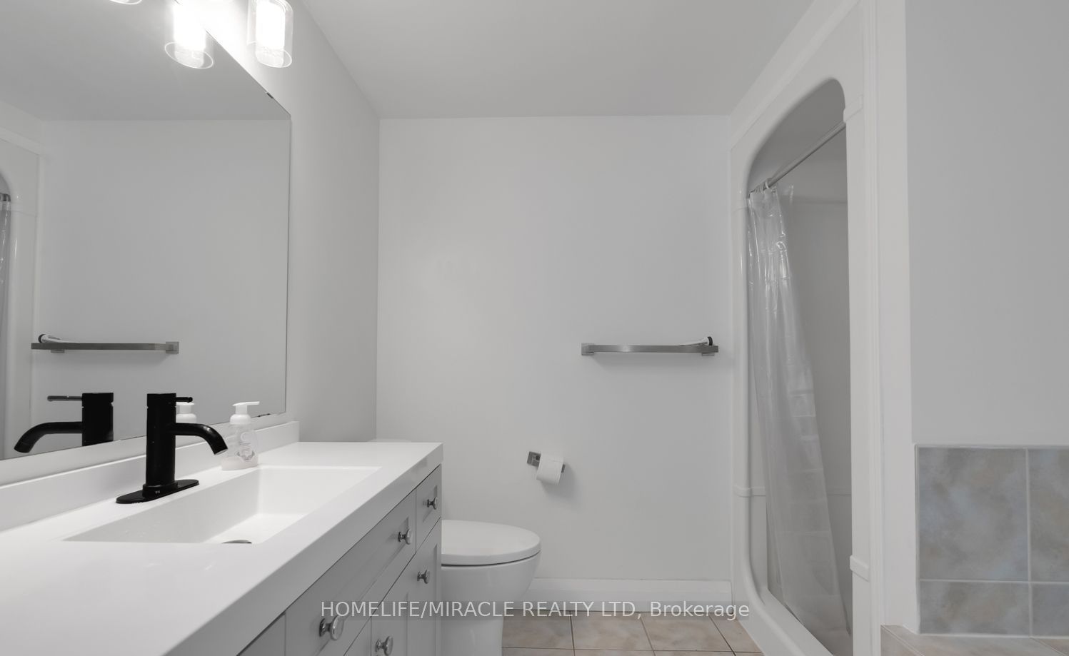 1657 Erindale Crescent
