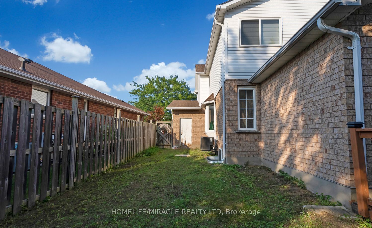 1657 Erindale Crescent