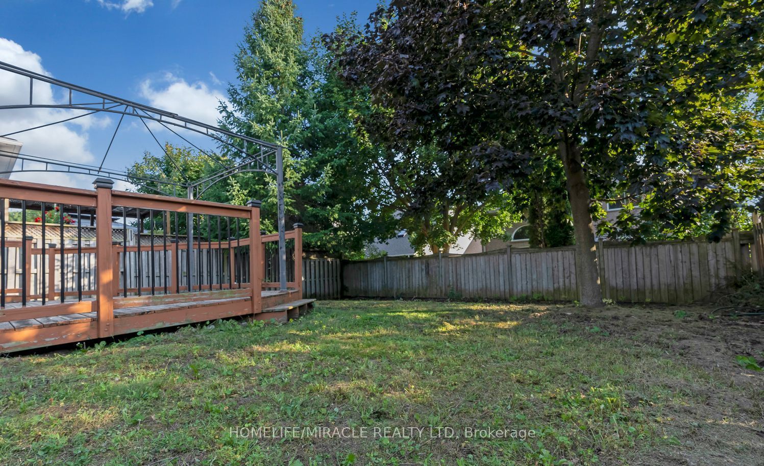 1657 Erindale Crescent