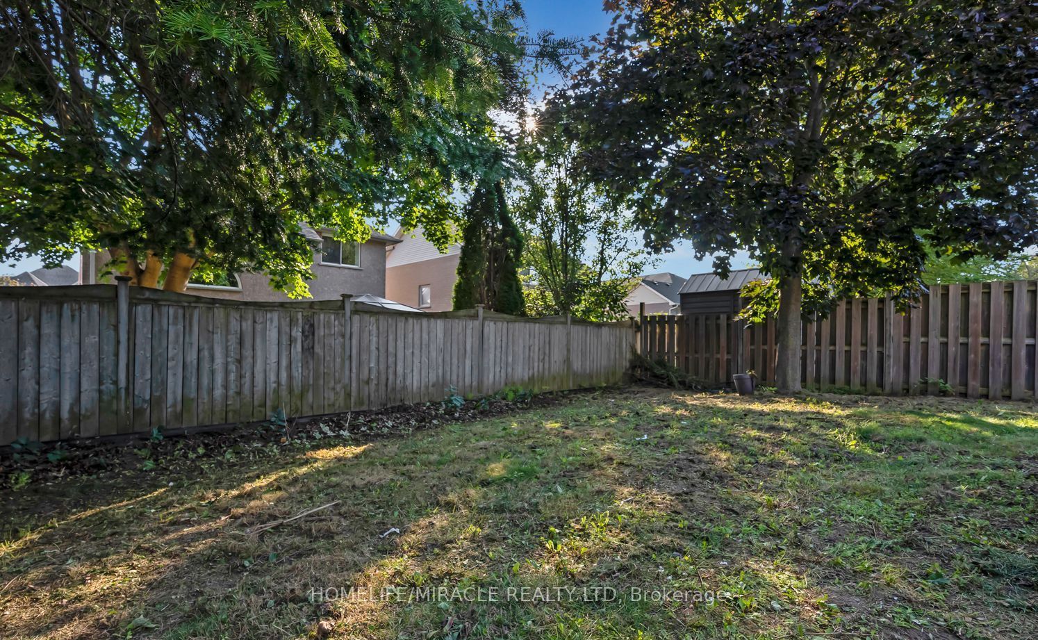 1657 Erindale Crescent