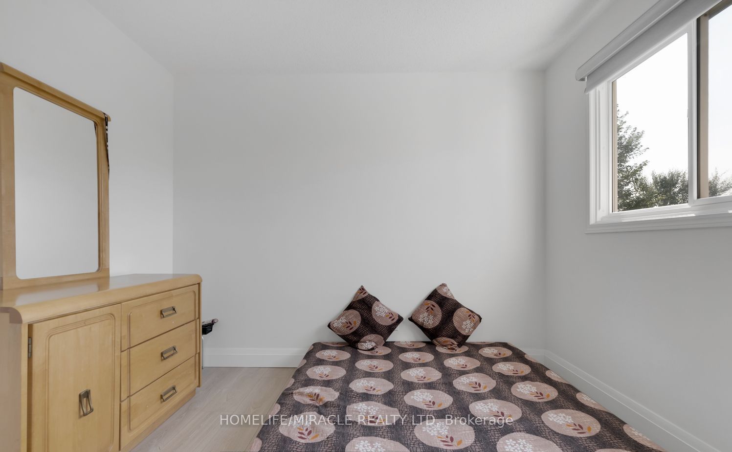 1657 Erindale Crescent