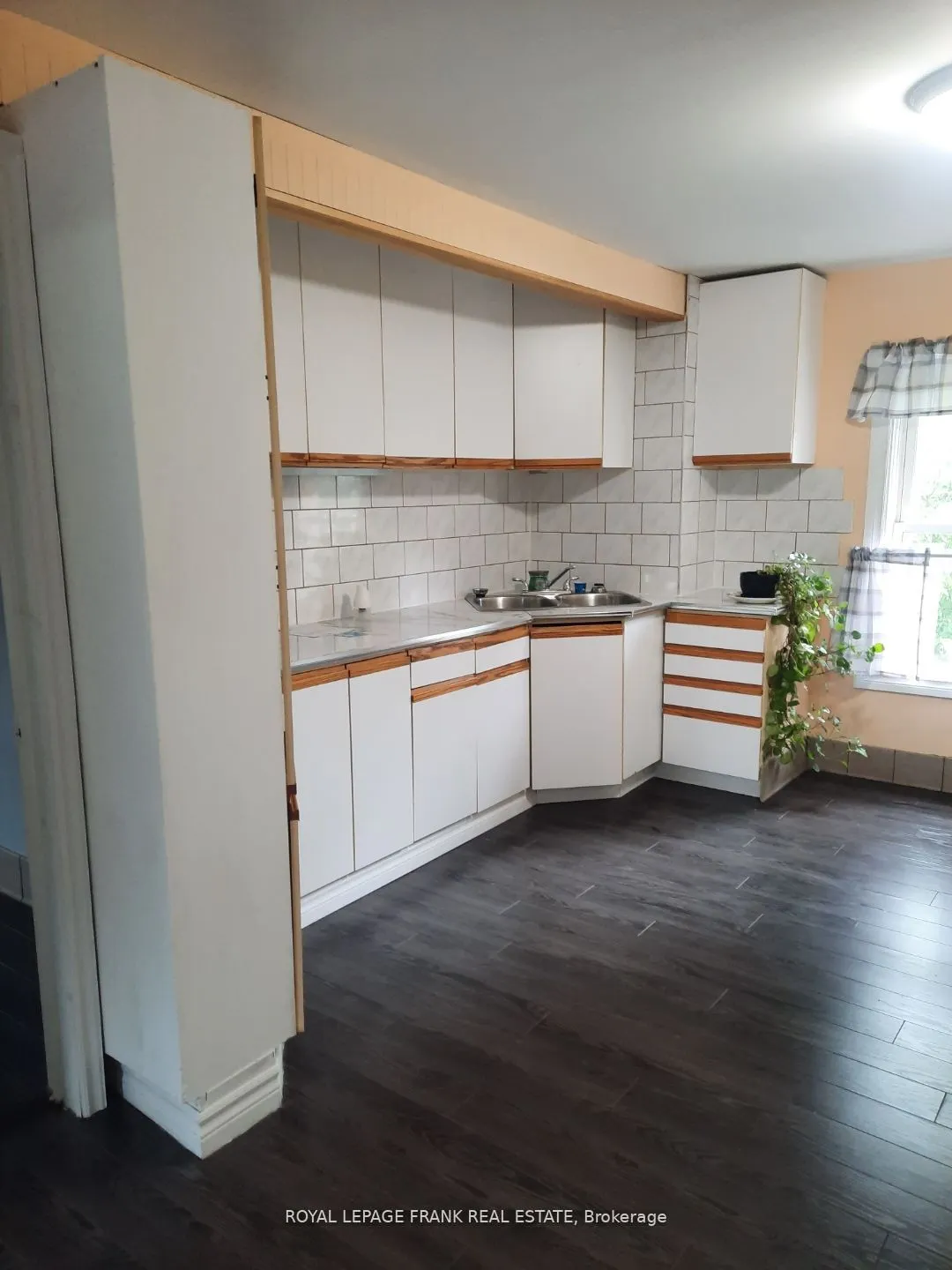 79 Colborne Street W