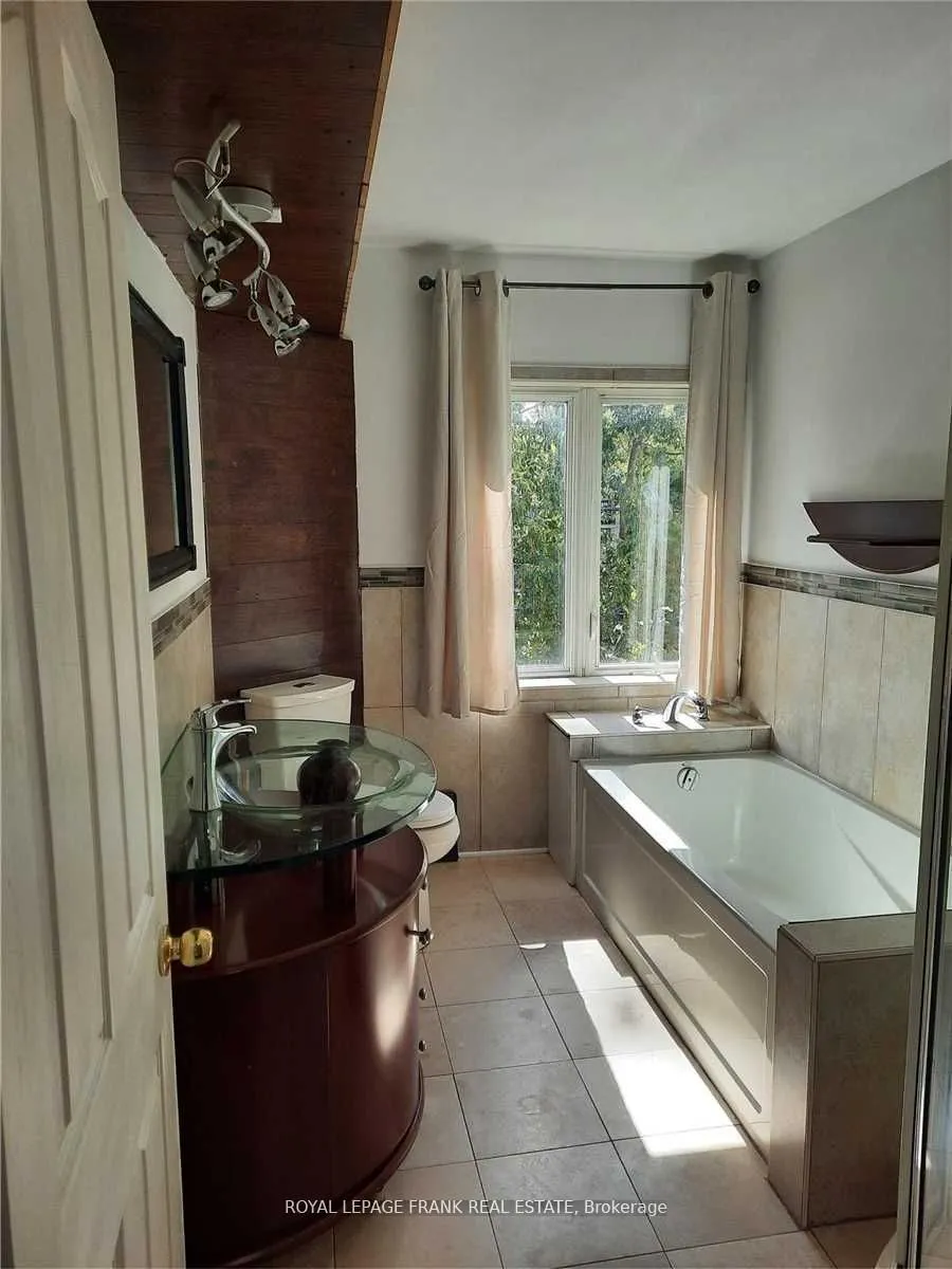 79 Colborne Street W