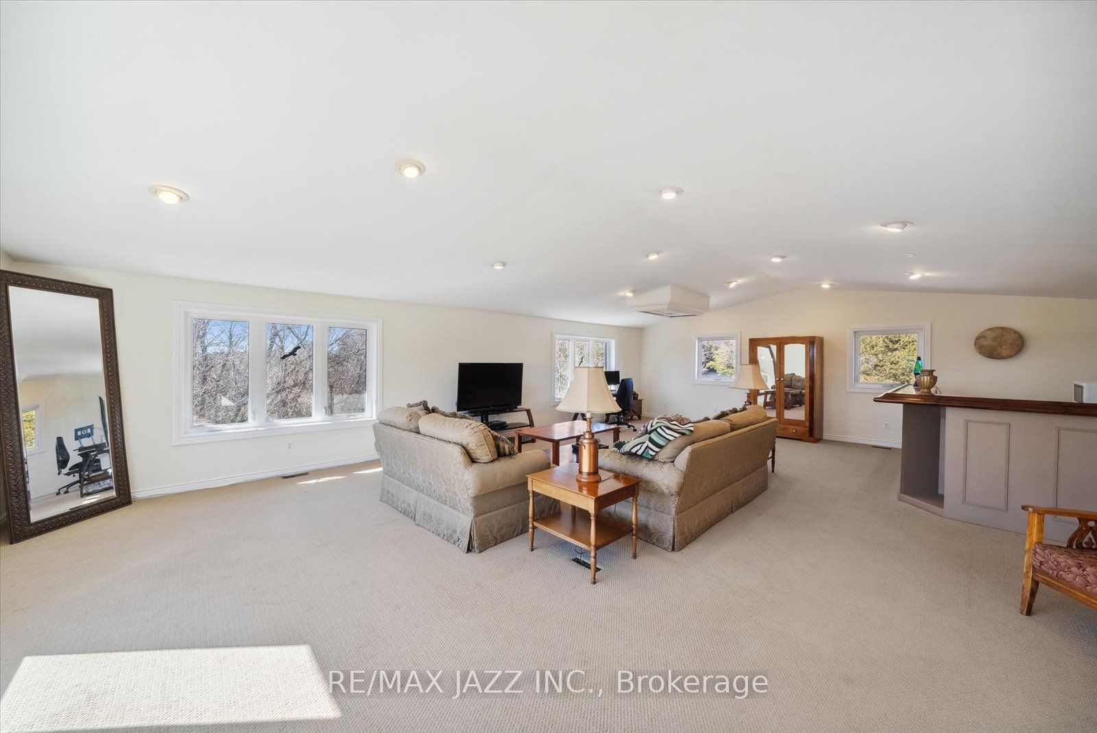 8733 Leskard Road