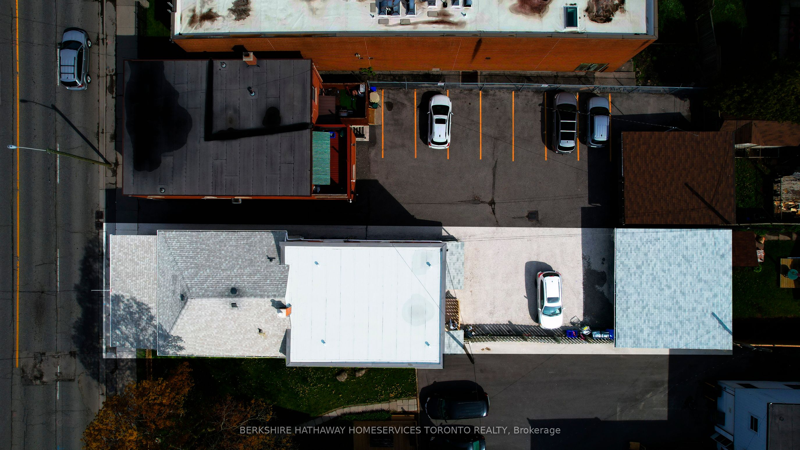 381 Simcoe St S