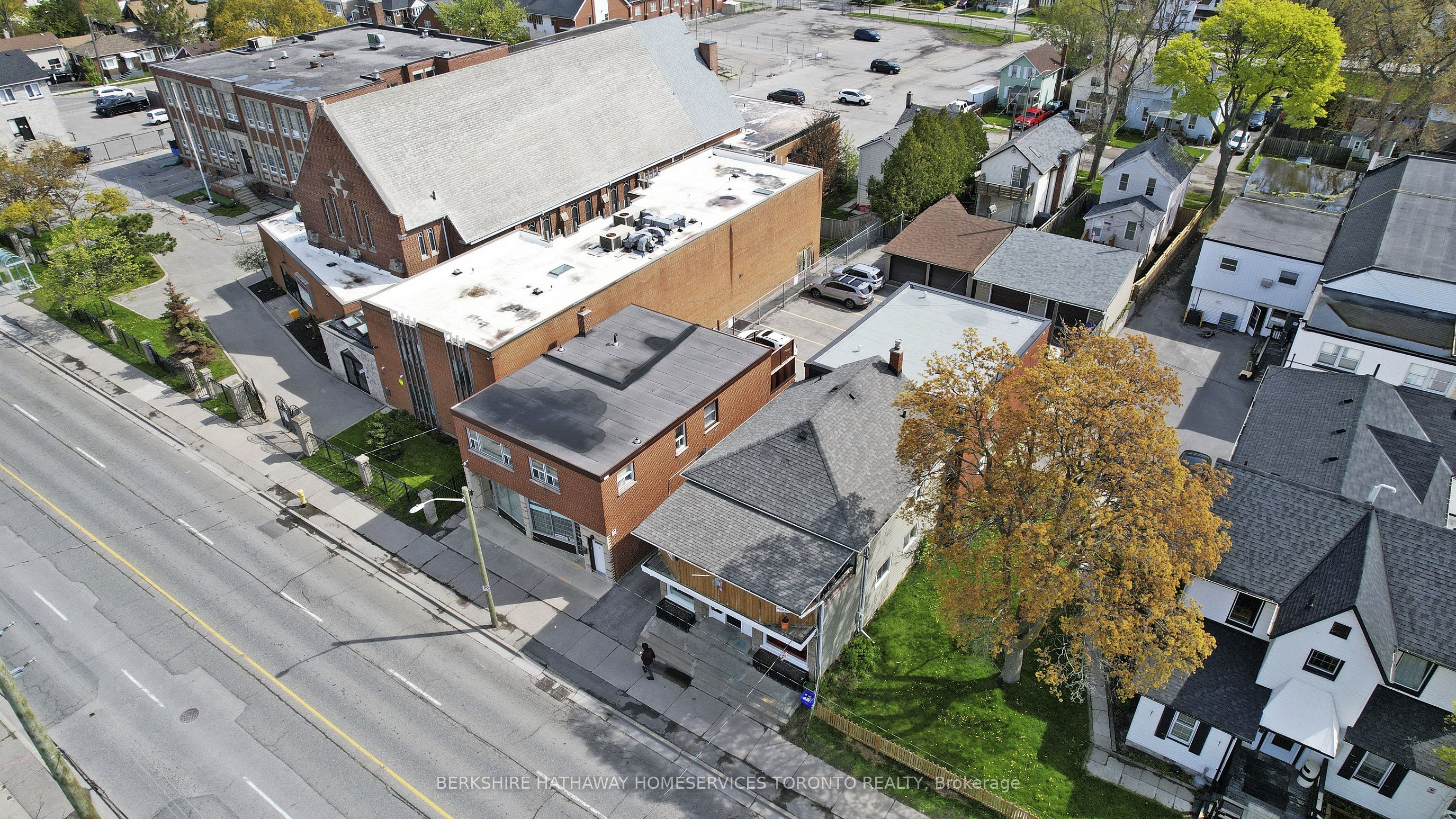 381 Simcoe St S