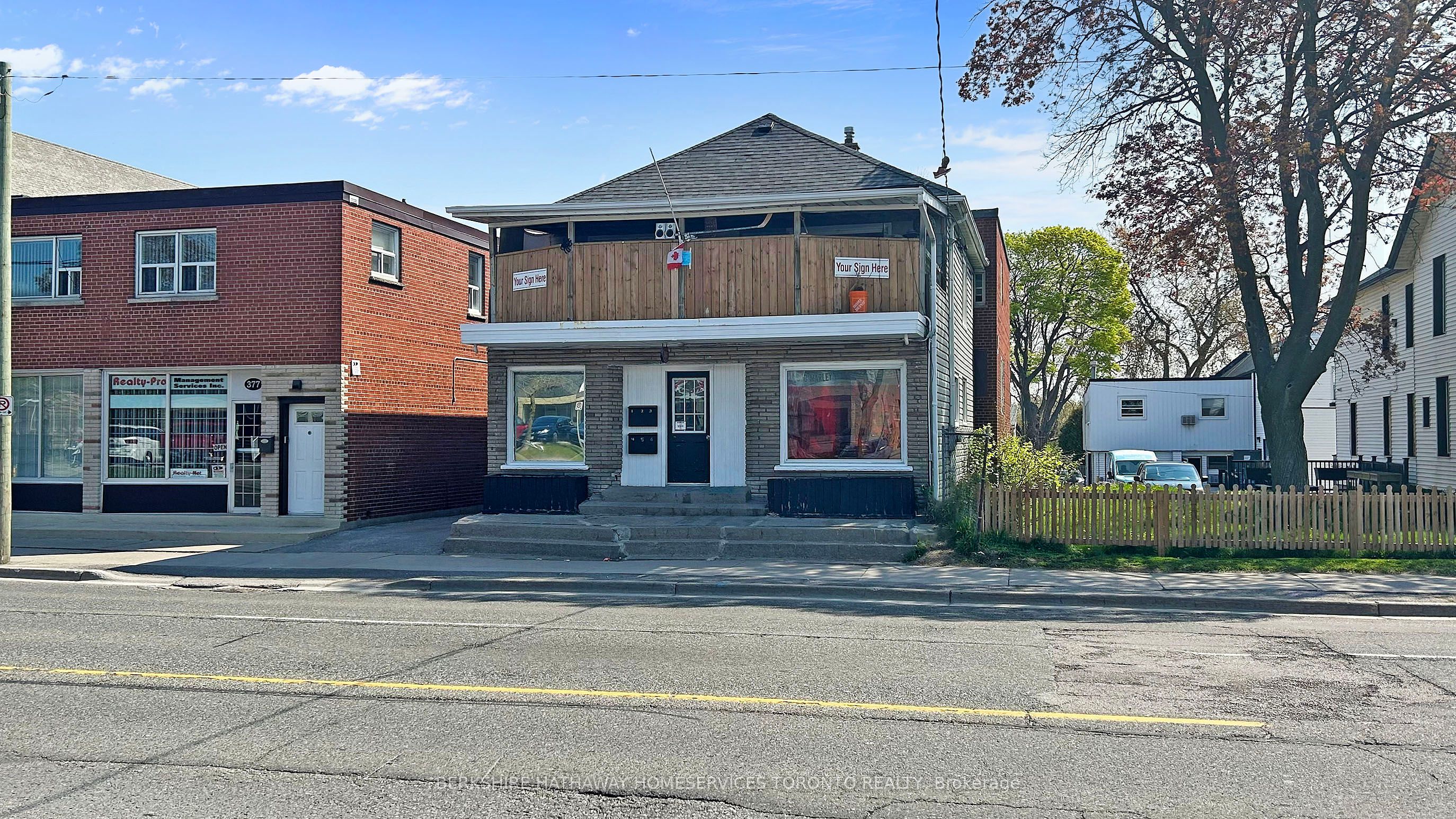 381 Simcoe St S