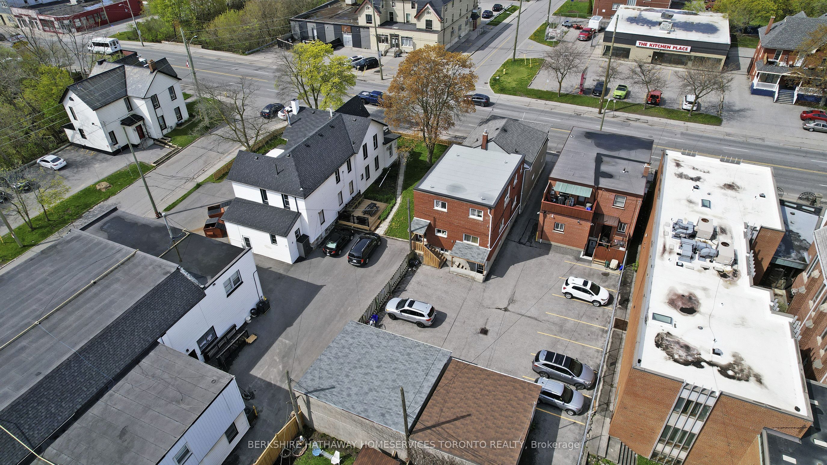 381 Simcoe St S
