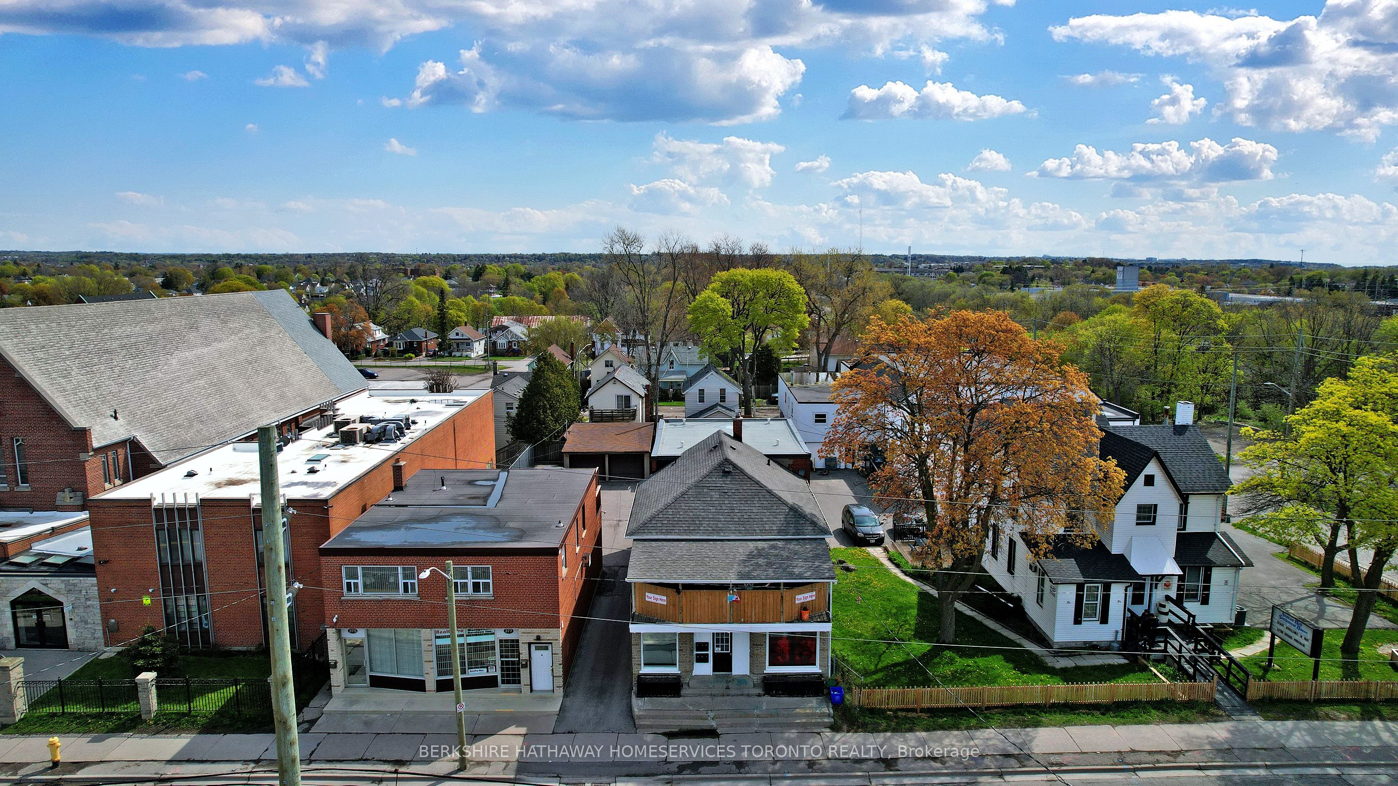 381 Simcoe St S
