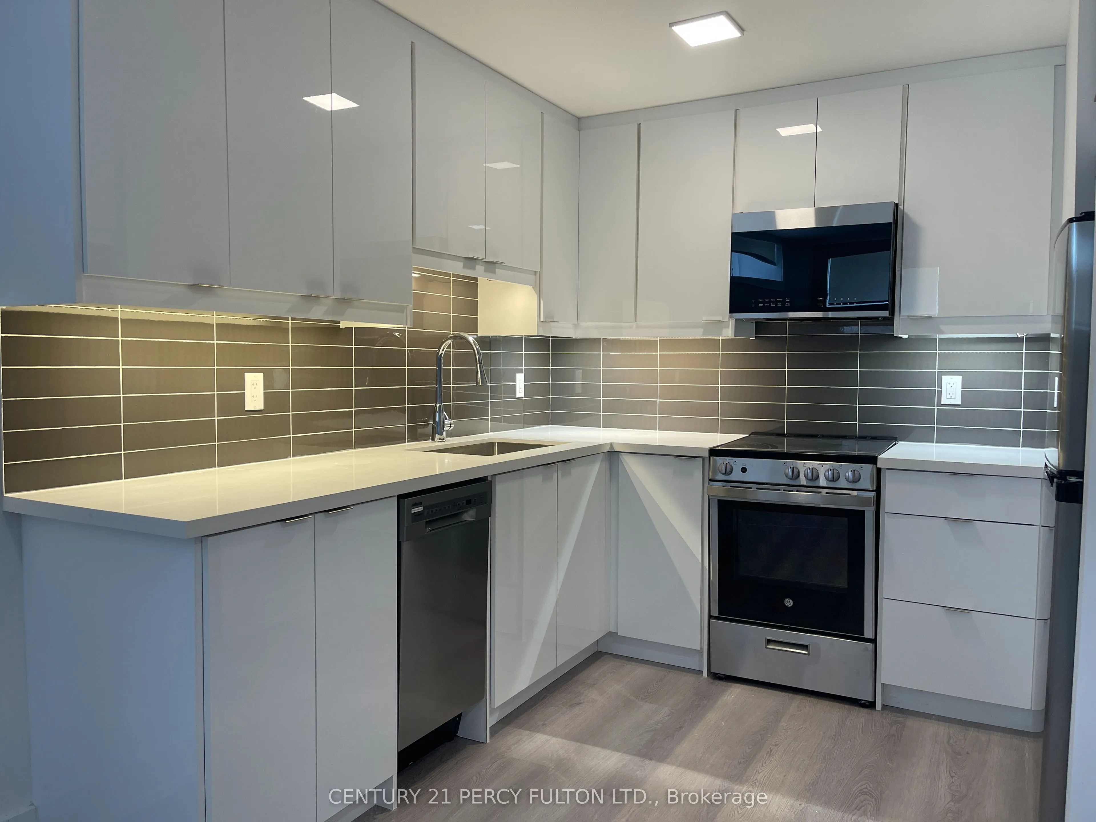 18 Cavell Avenue, #8