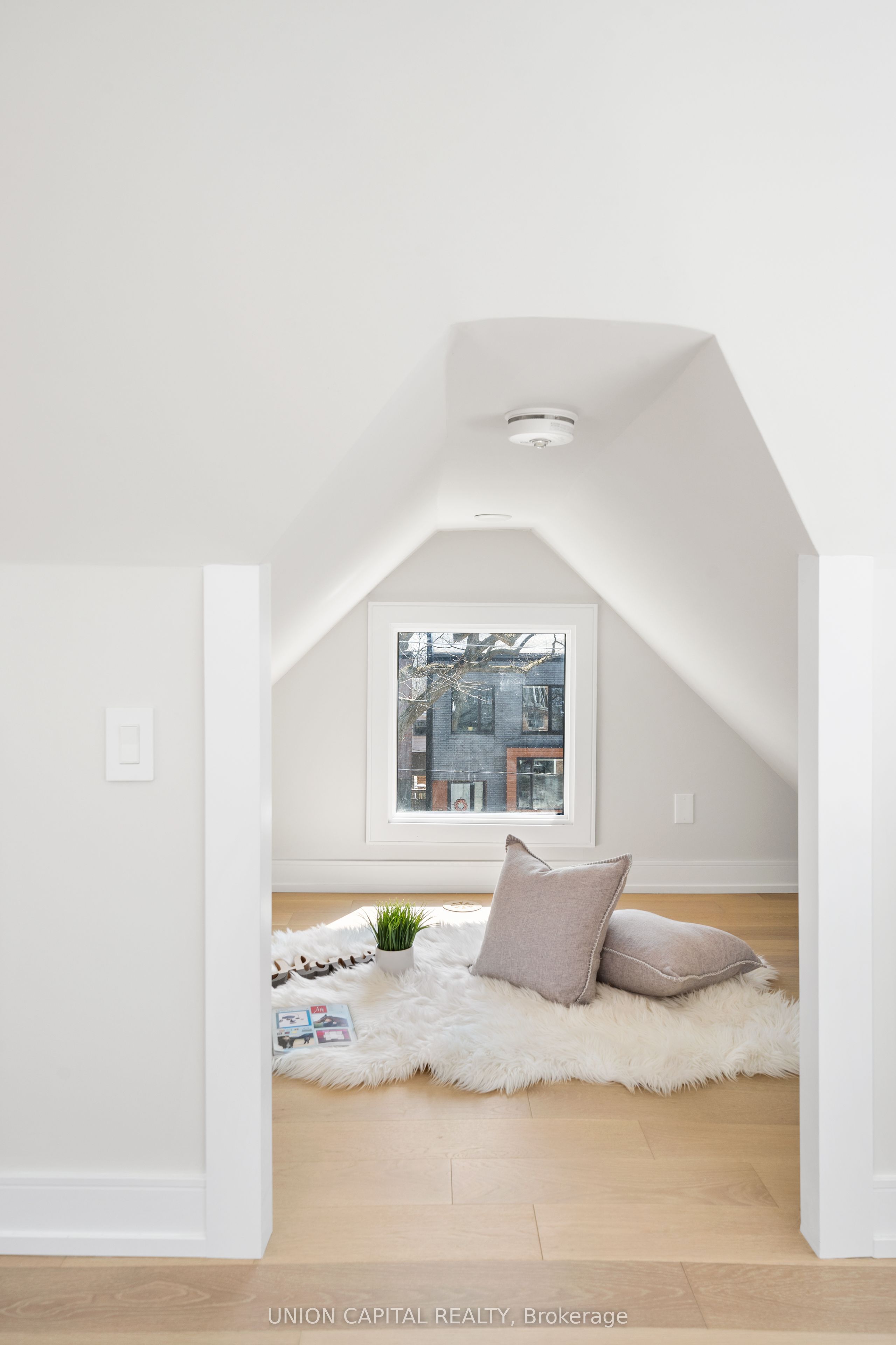28 Pine Avenue