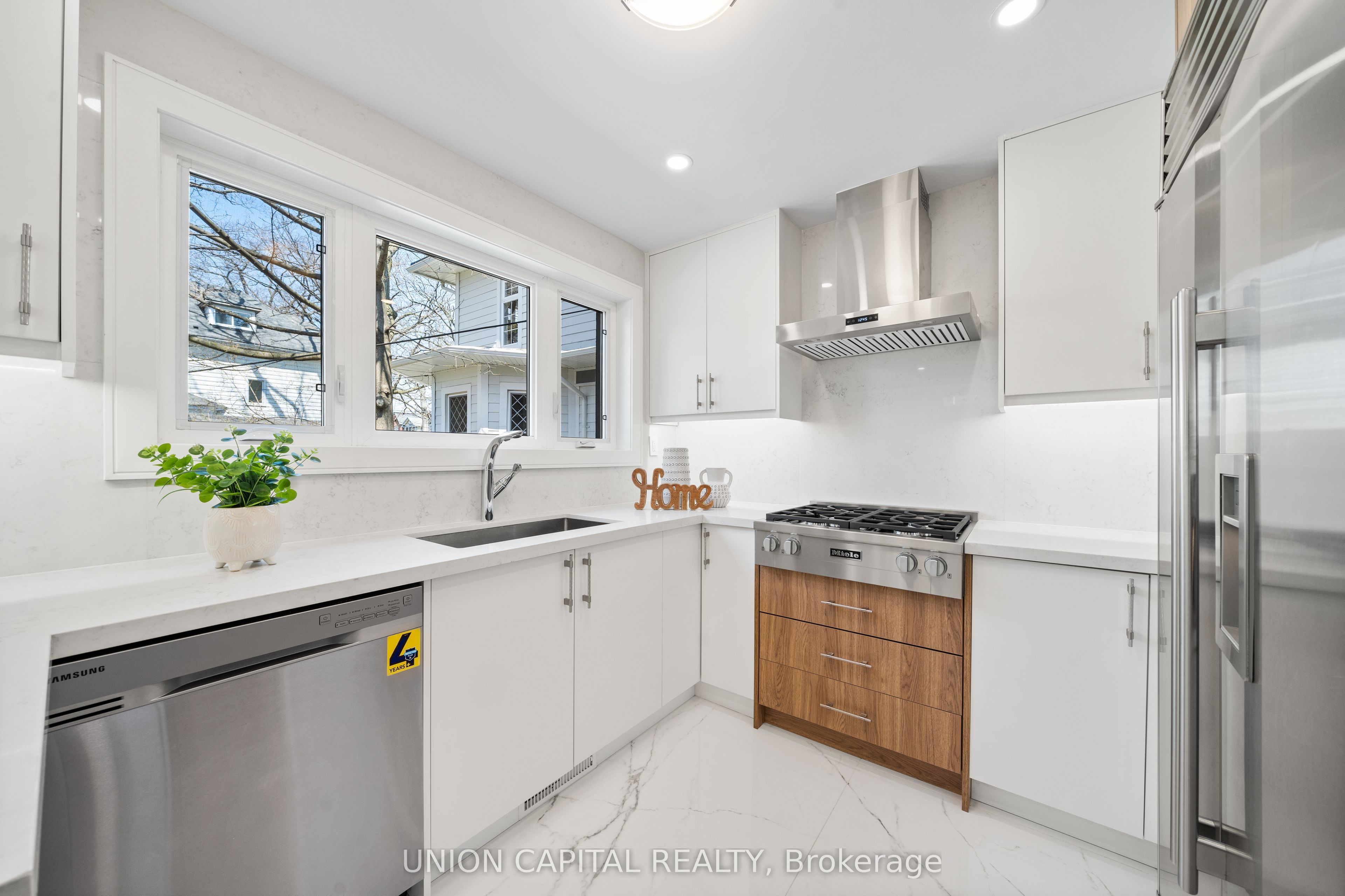 28 Pine Avenue