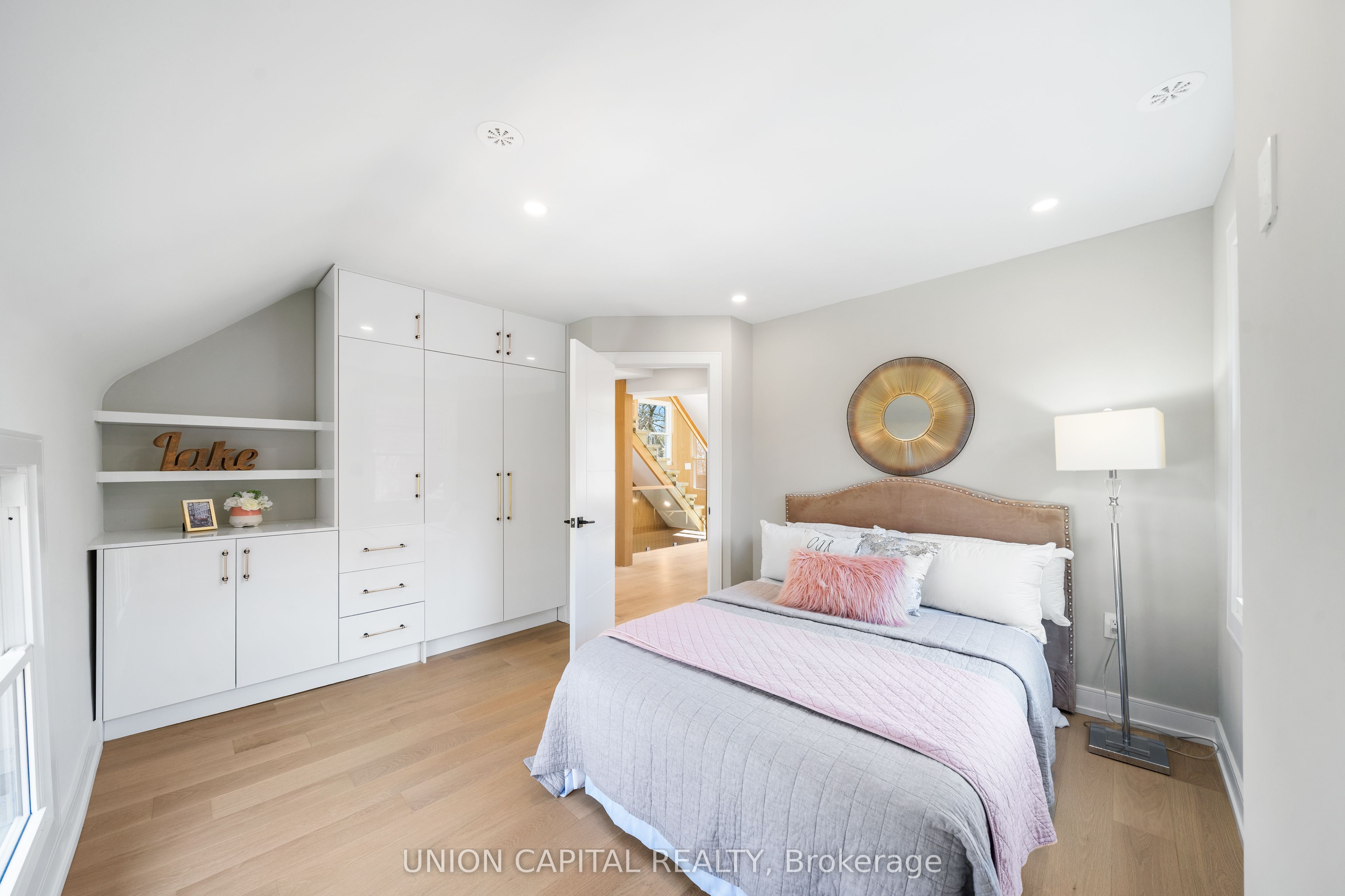 28 Pine Avenue