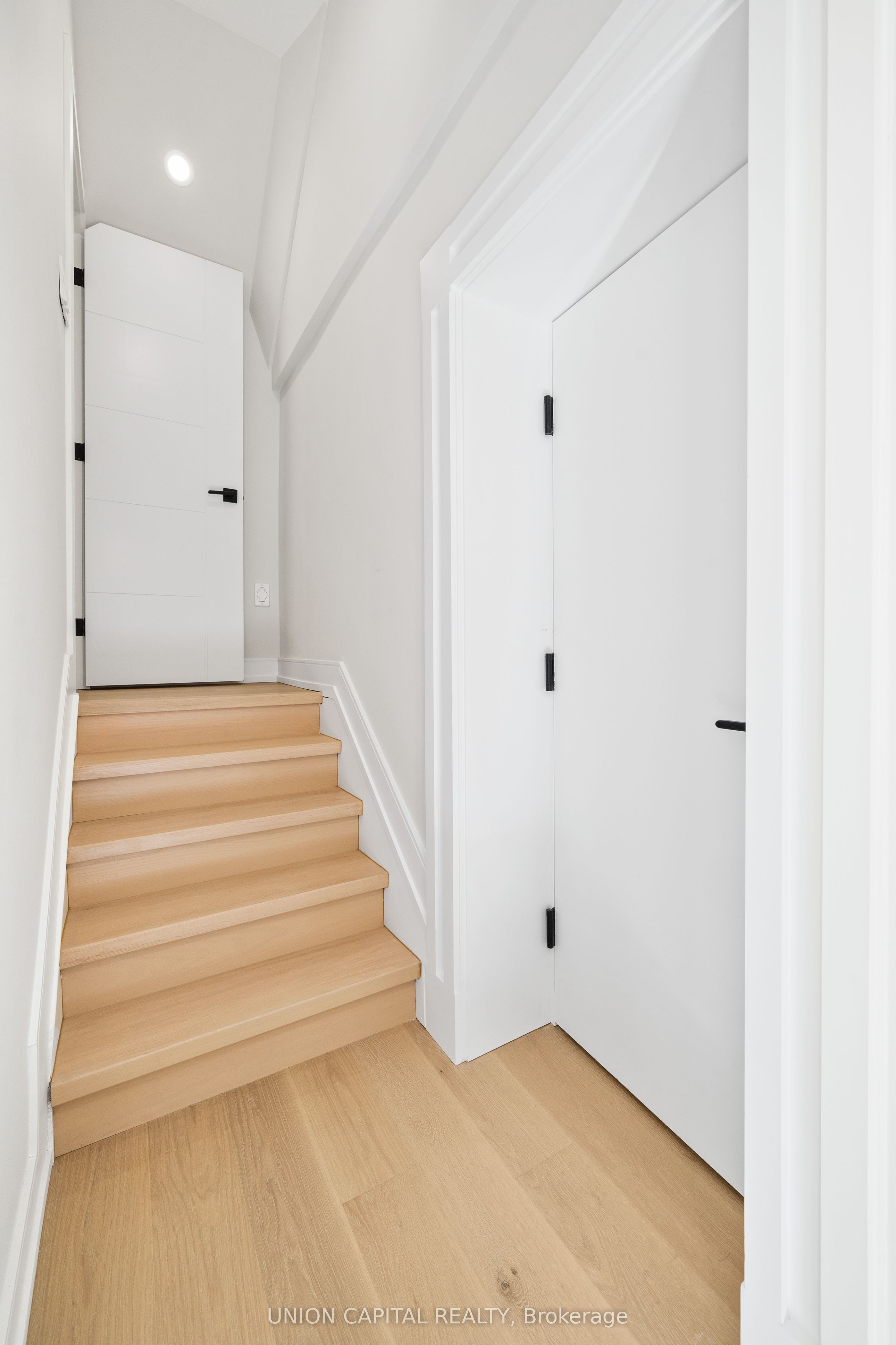 28 Pine Avenue