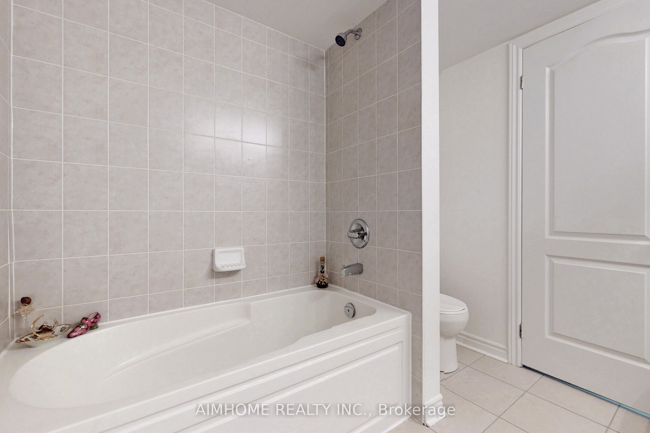4 Eaton Park Lane, #2