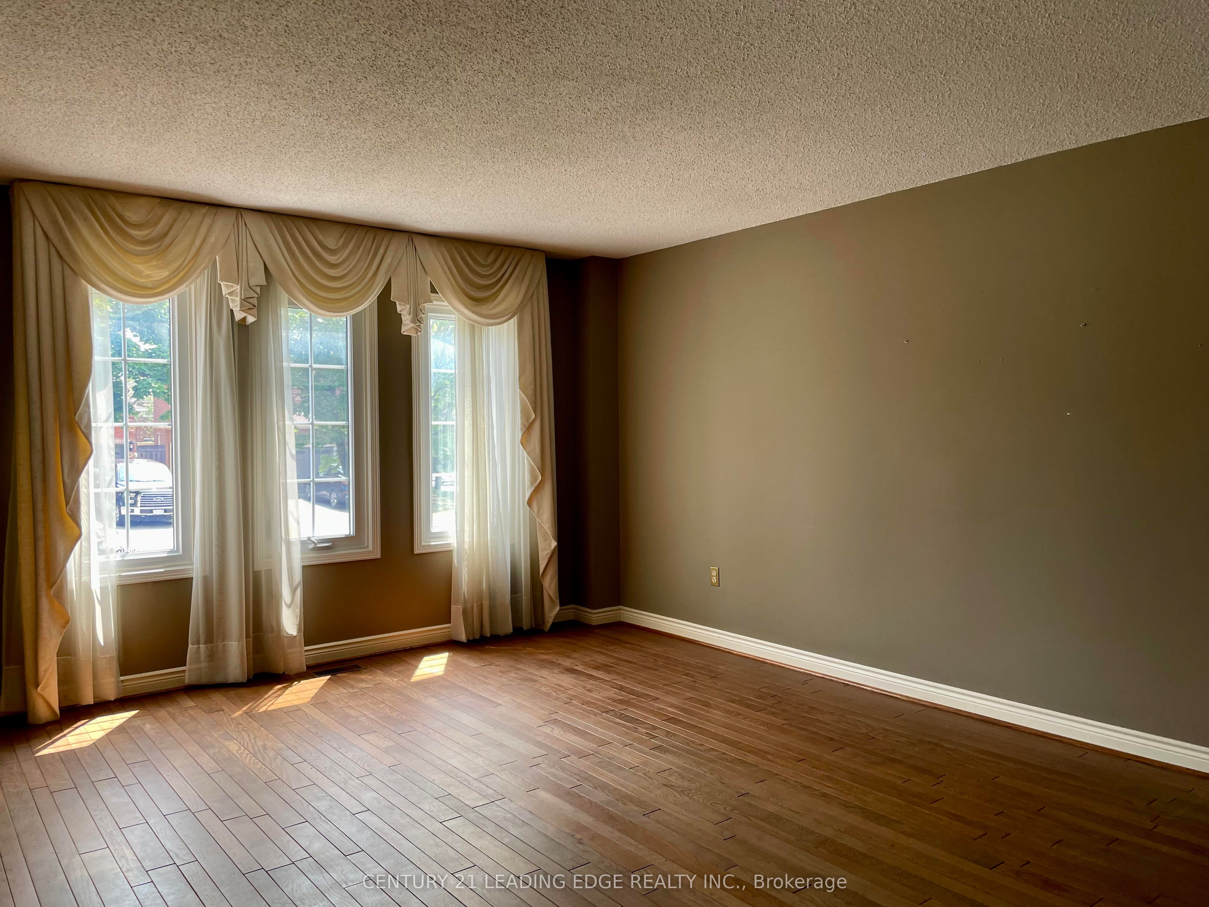 492 Palmtree Crescent