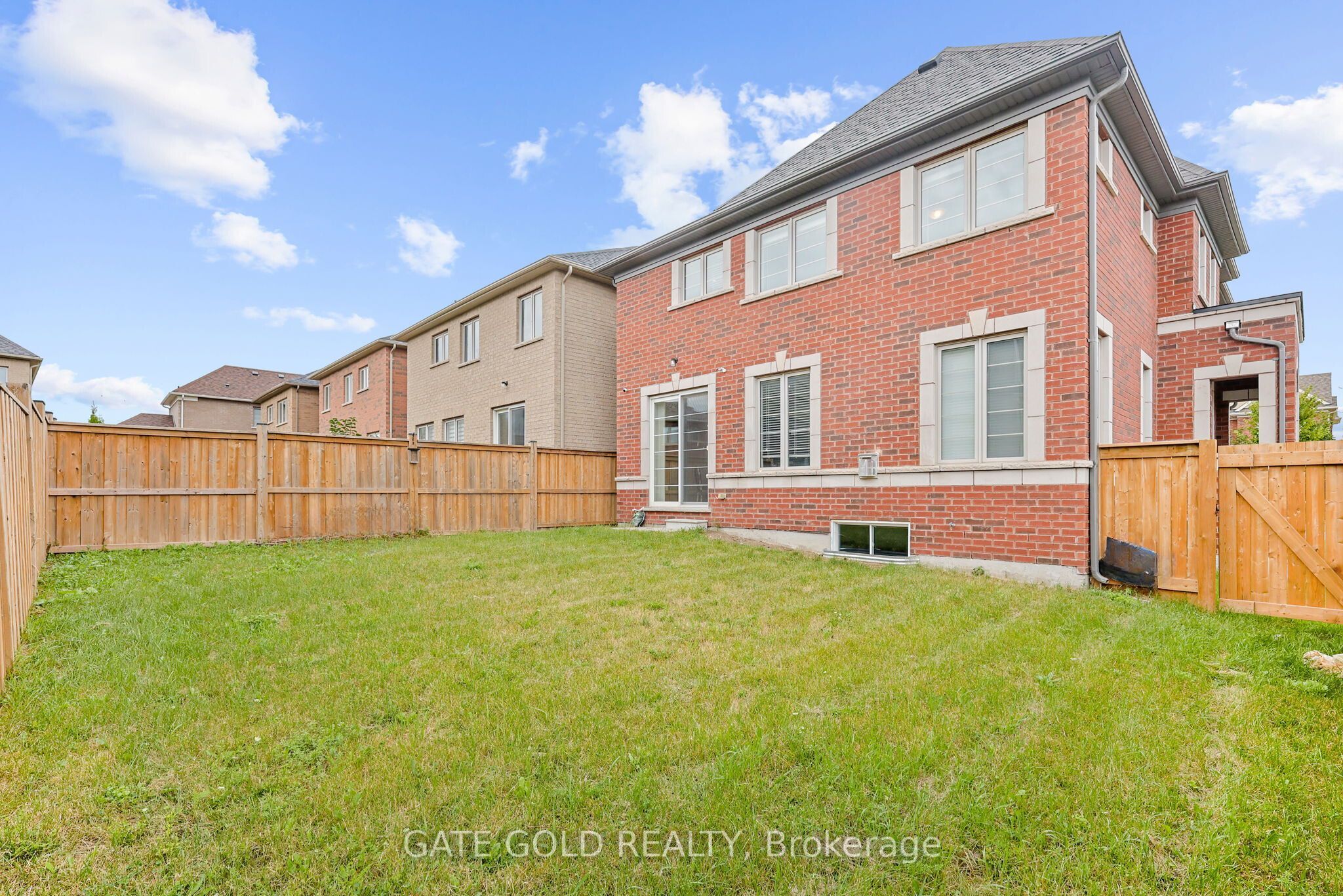 2560 Bandsman Crescent
