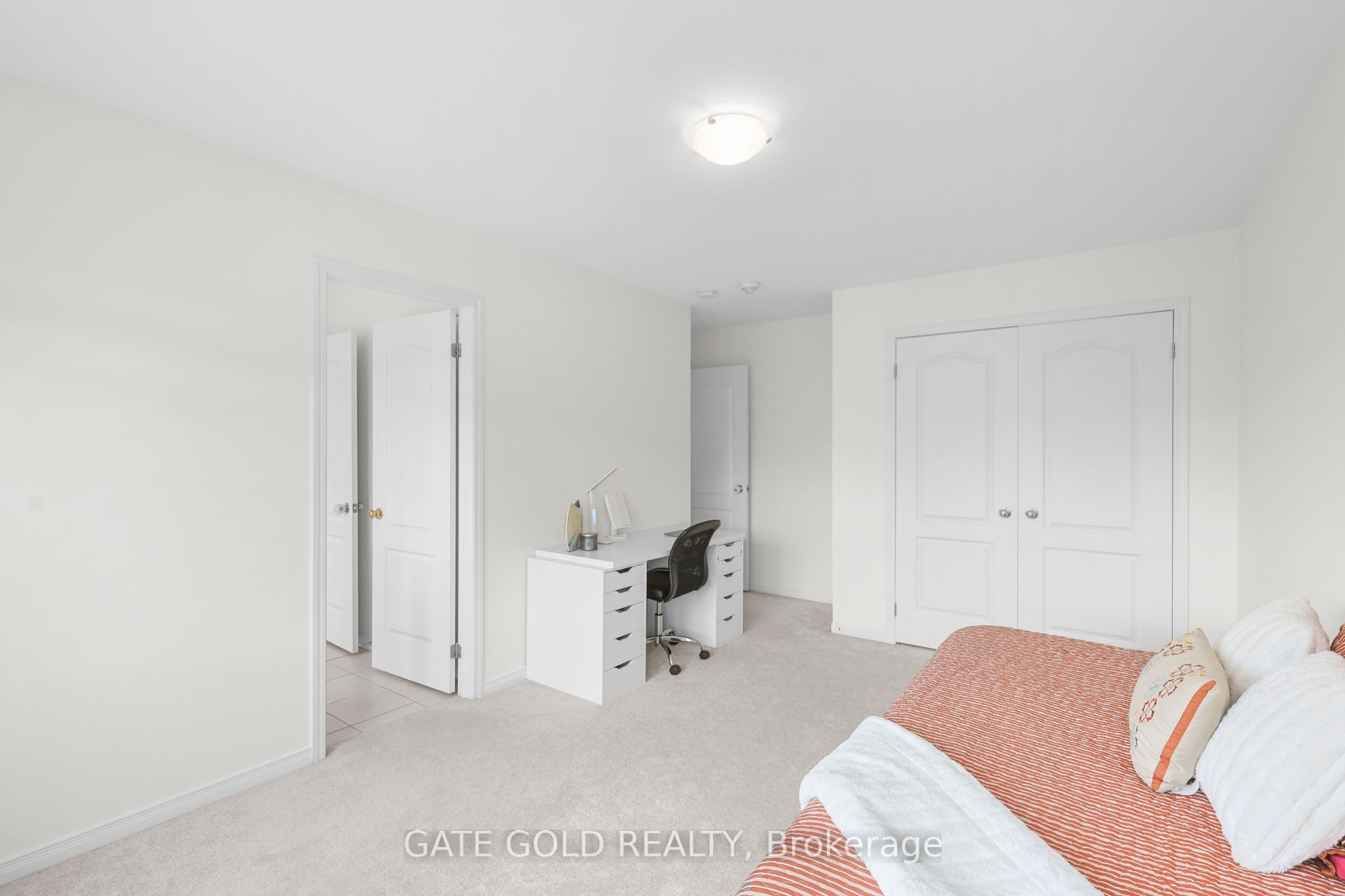 2560 Bandsman Crescent