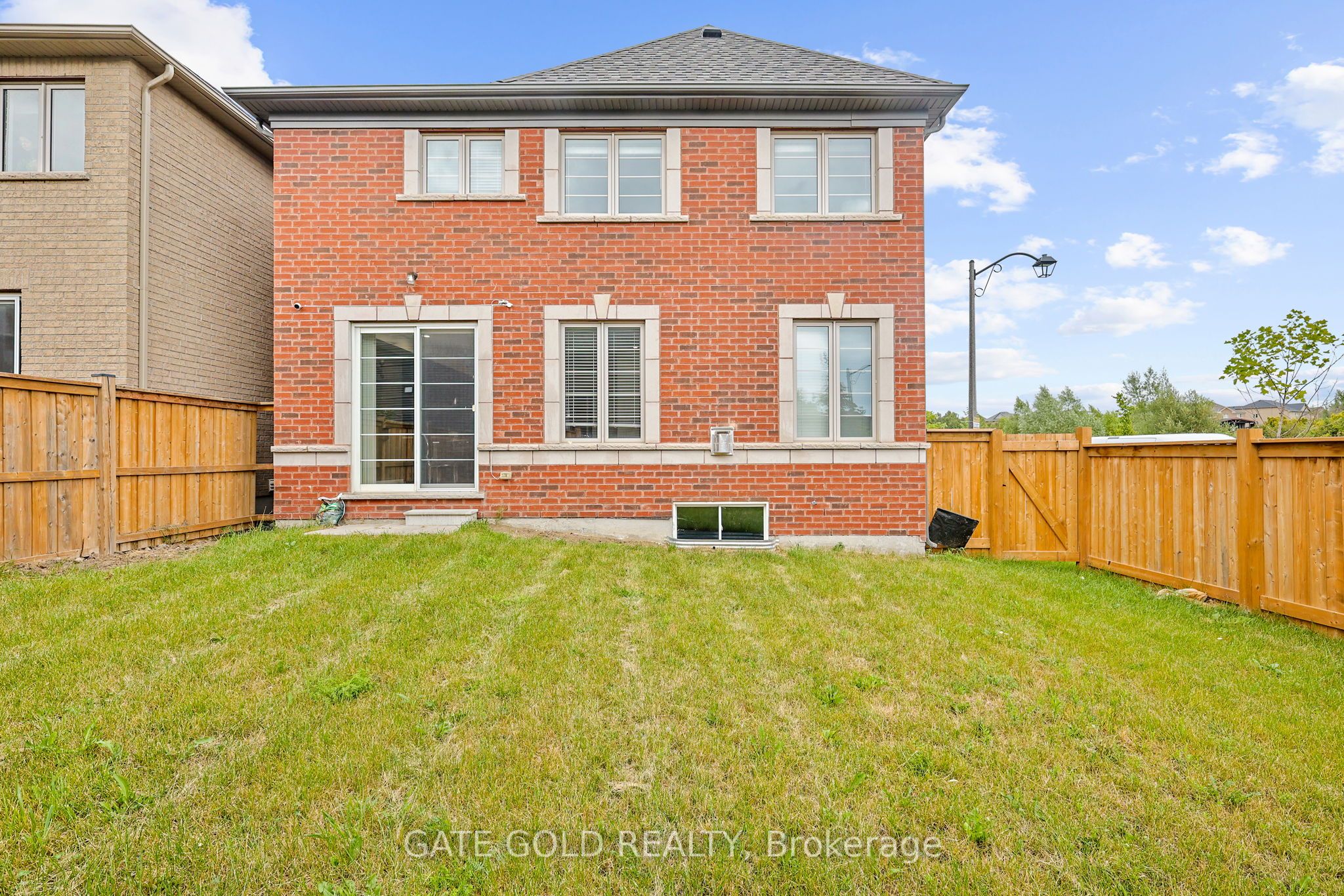 2560 Bandsman Crescent