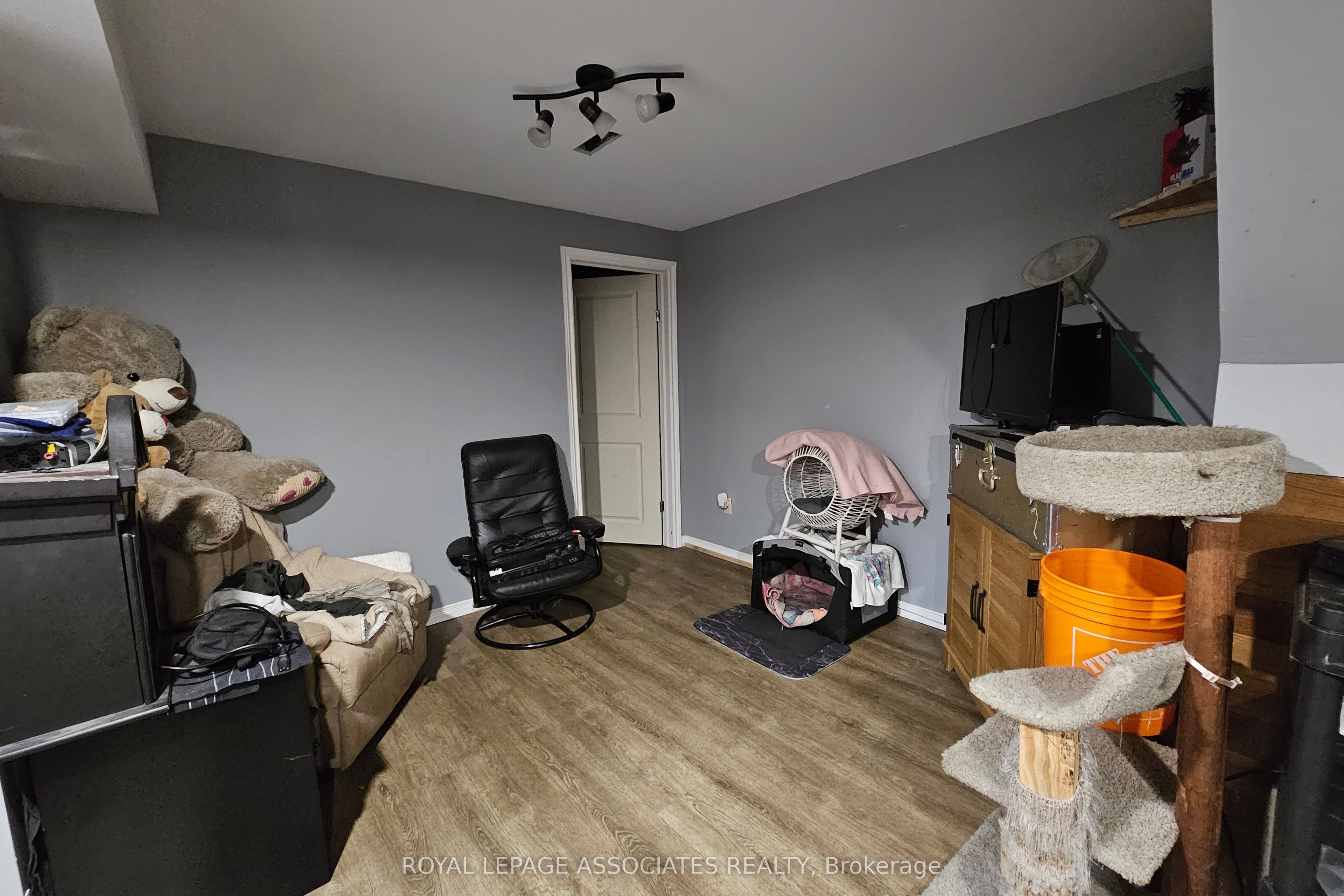 1553 Norwill Crescent