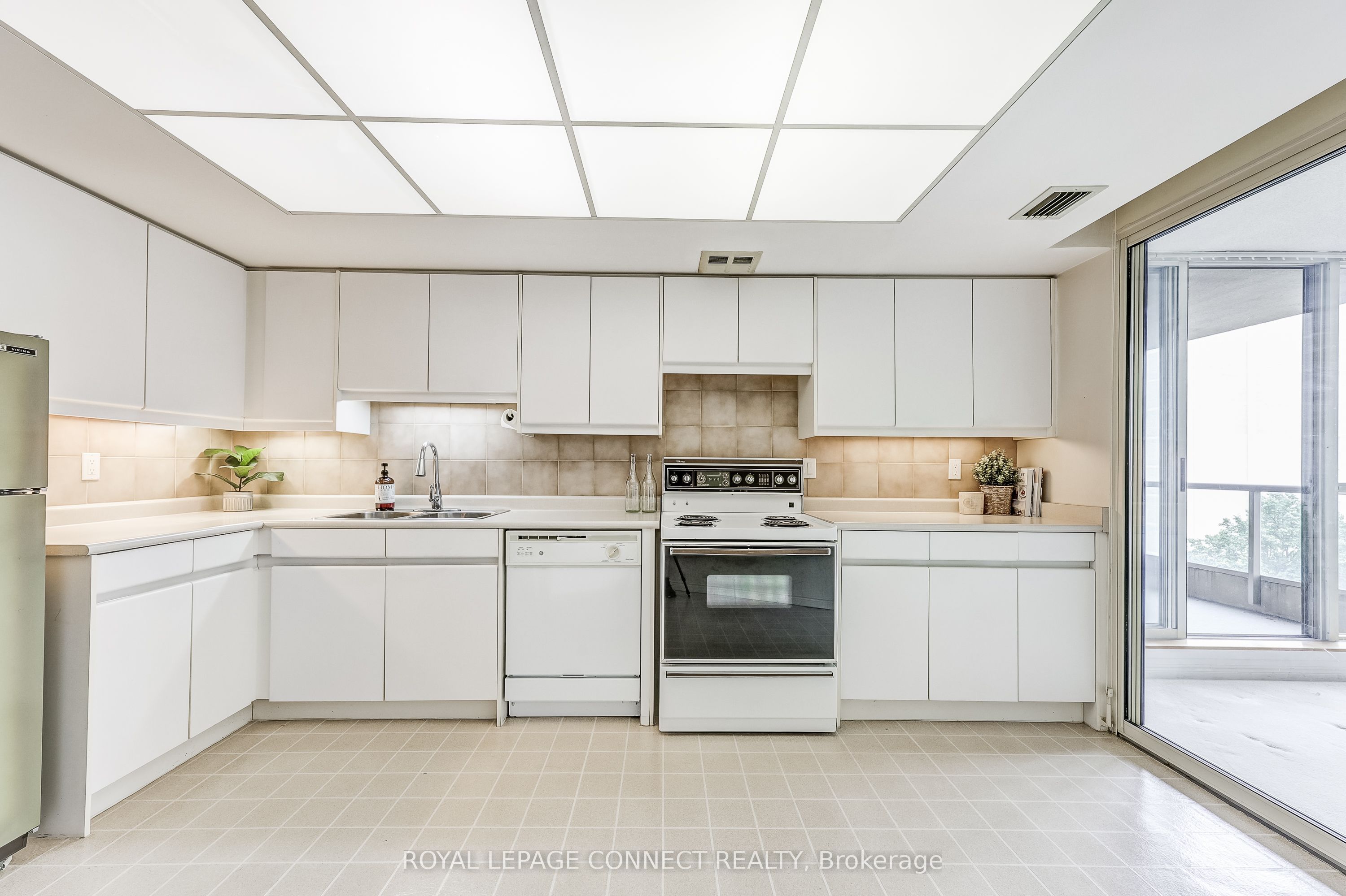 20 Guildwood Parkway #706
