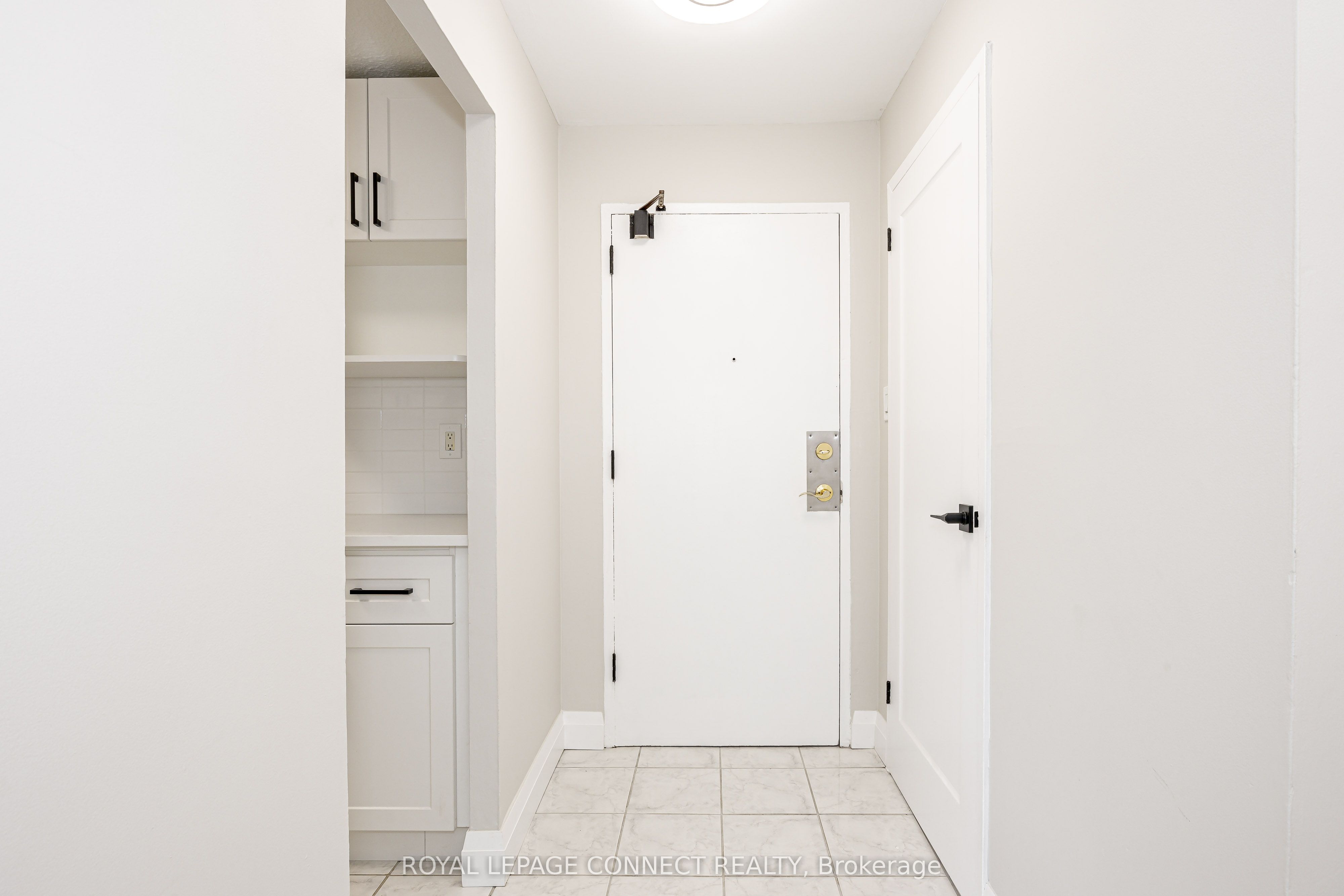 936 Glen Street, #211