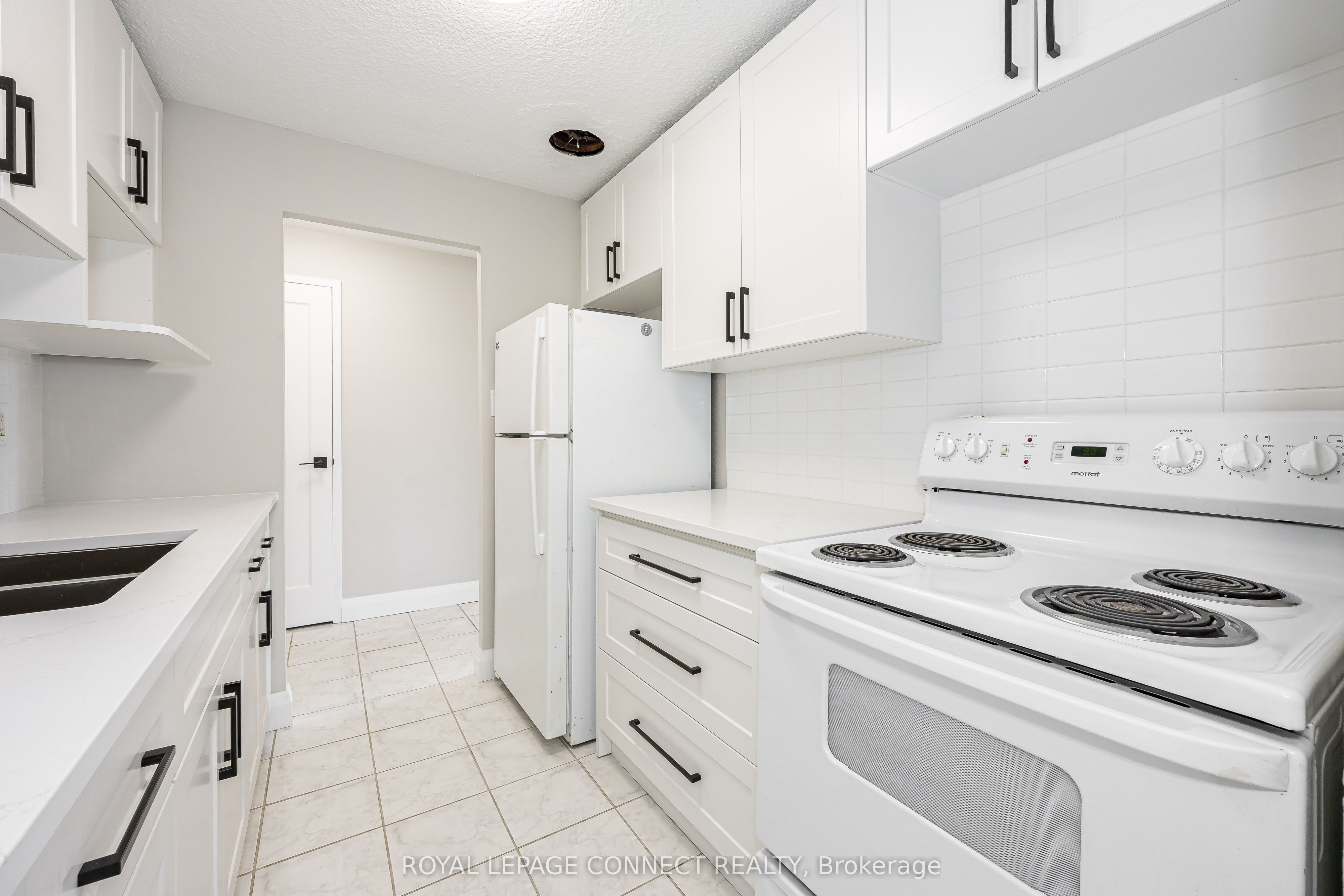 936 Glen Street, #211