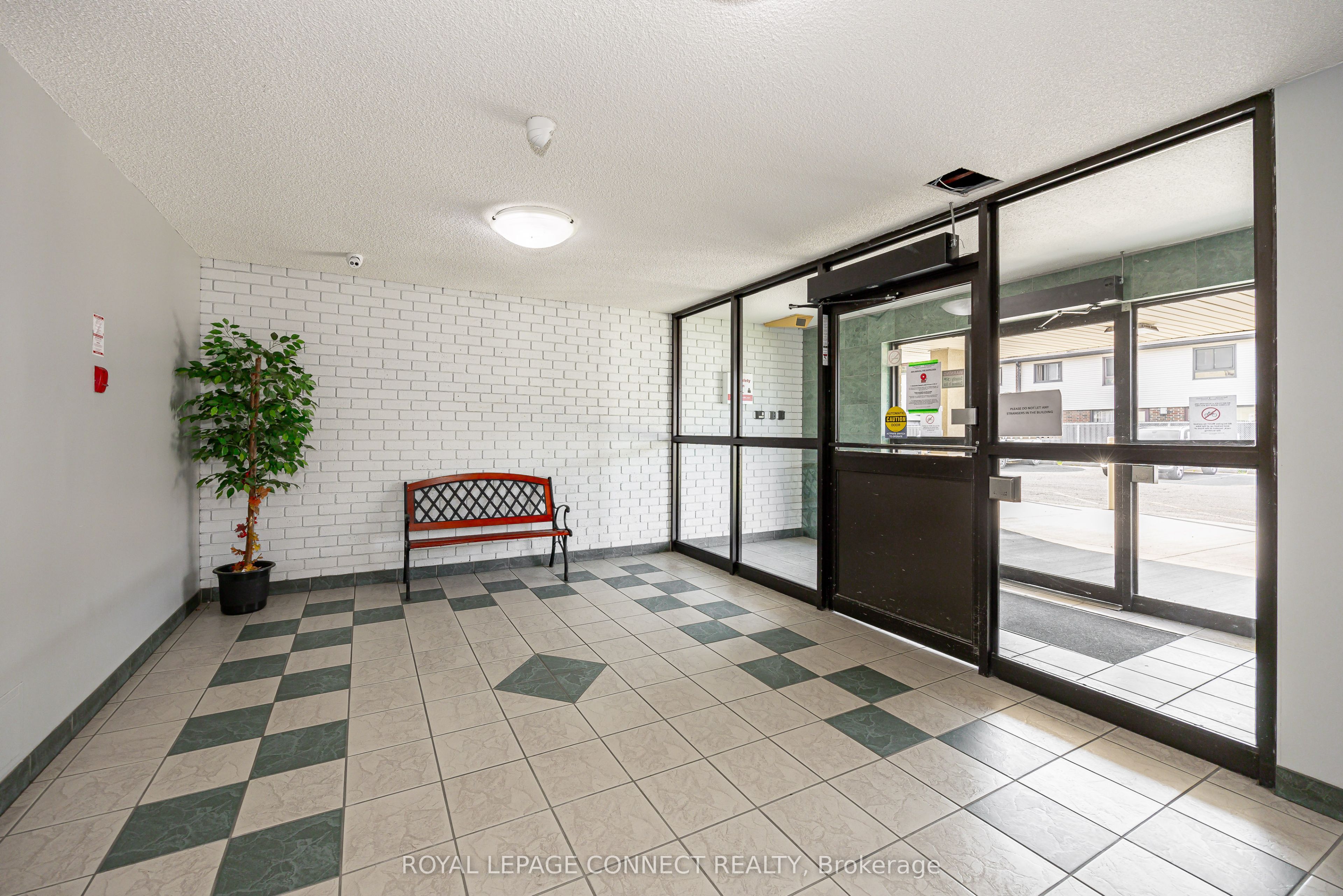 936 Glen Street, #211