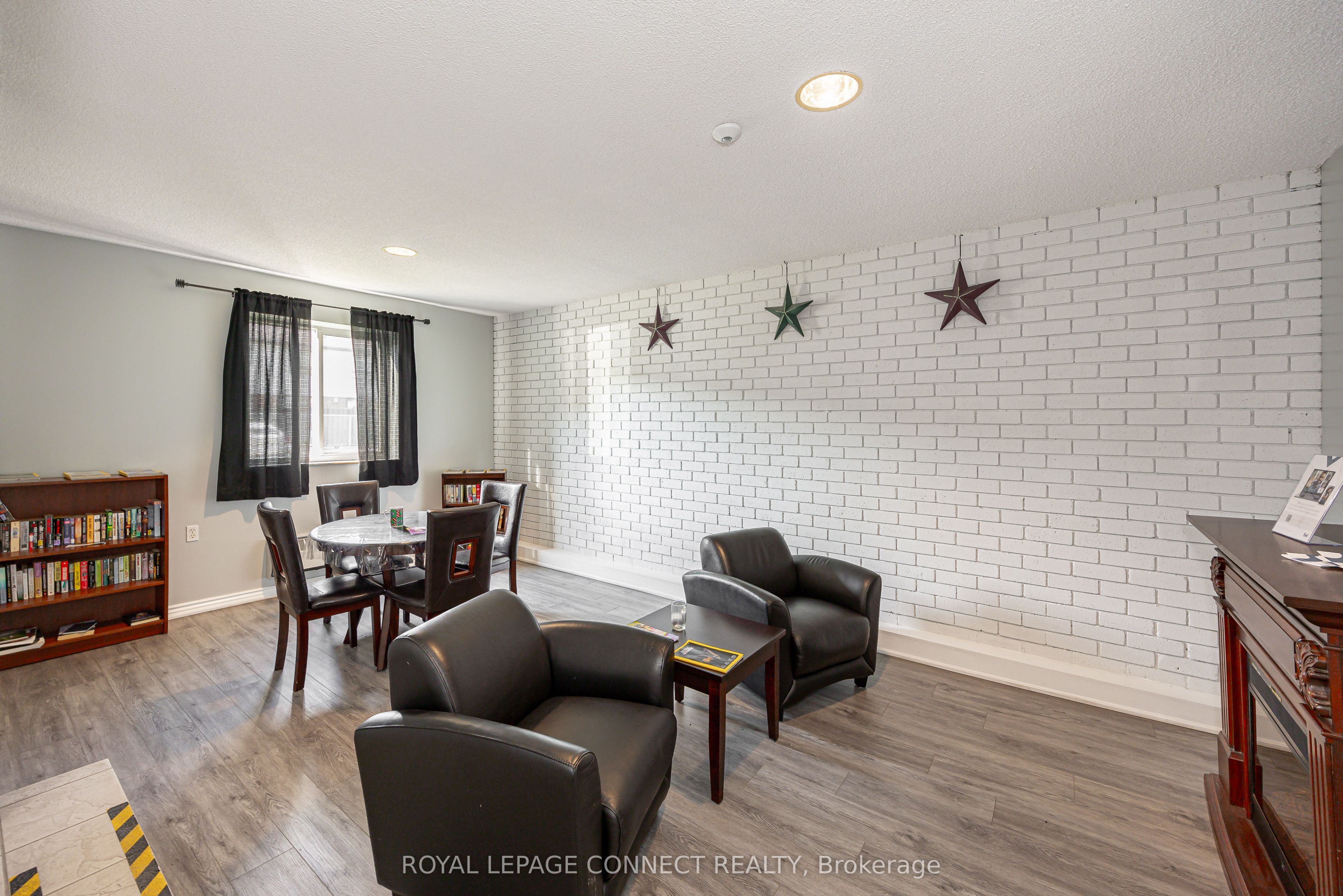 936 Glen Street, #211