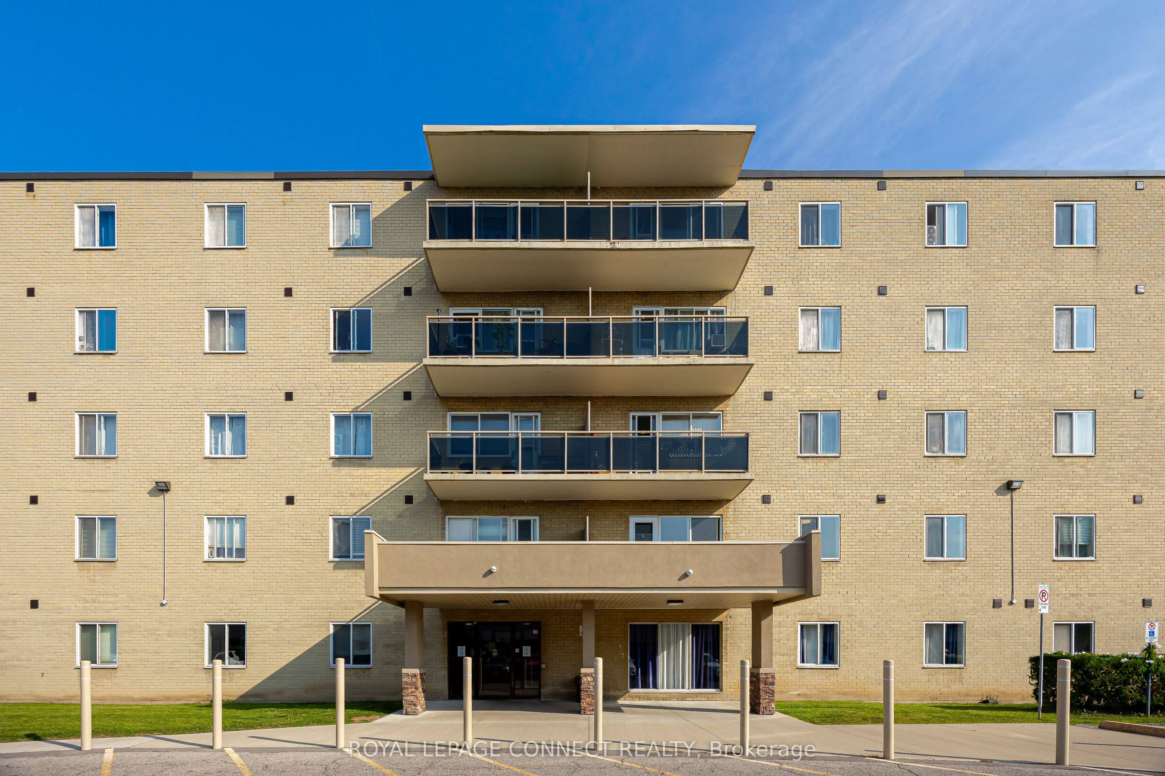 936 Glen Street, #211