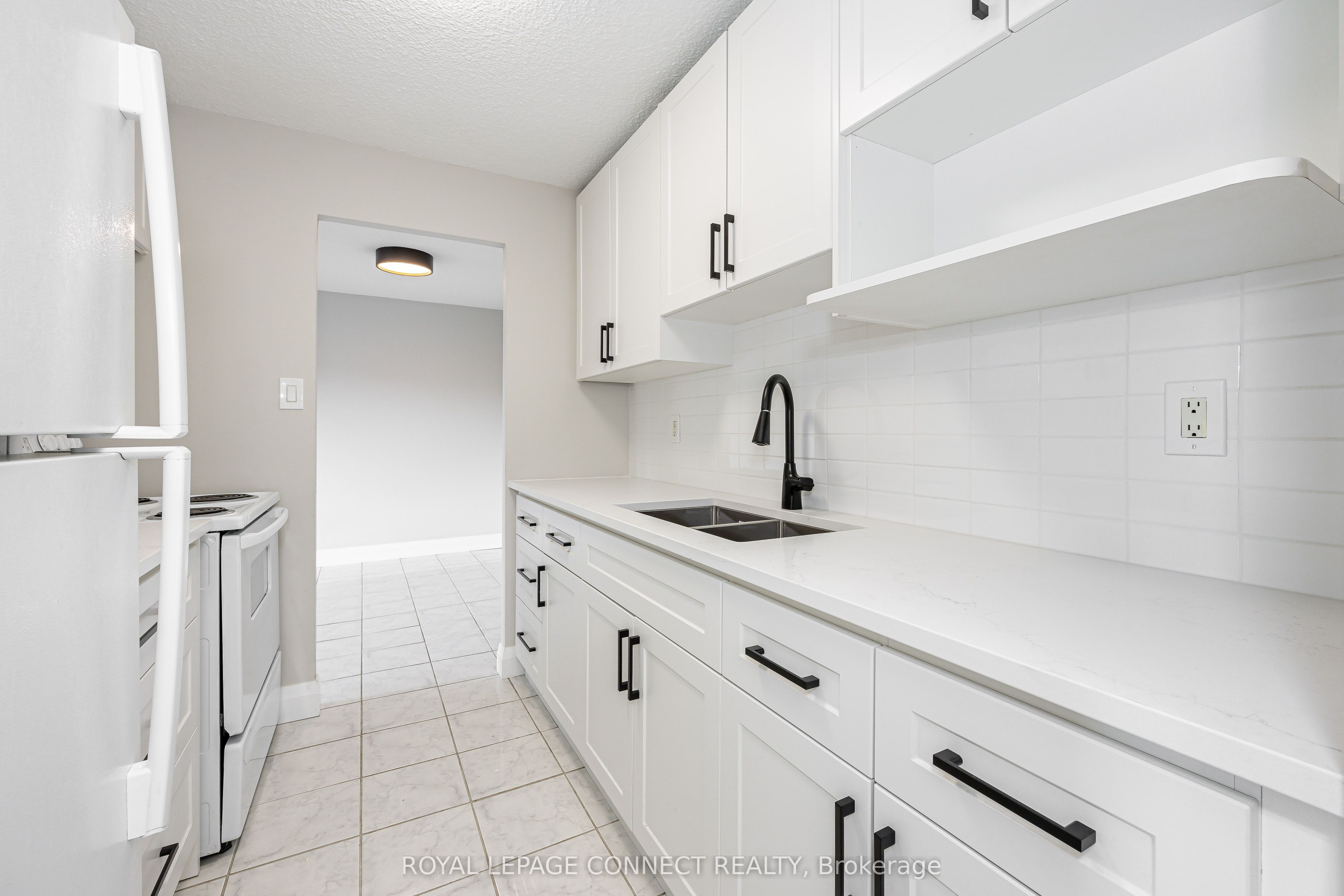 936 Glen Street, #211