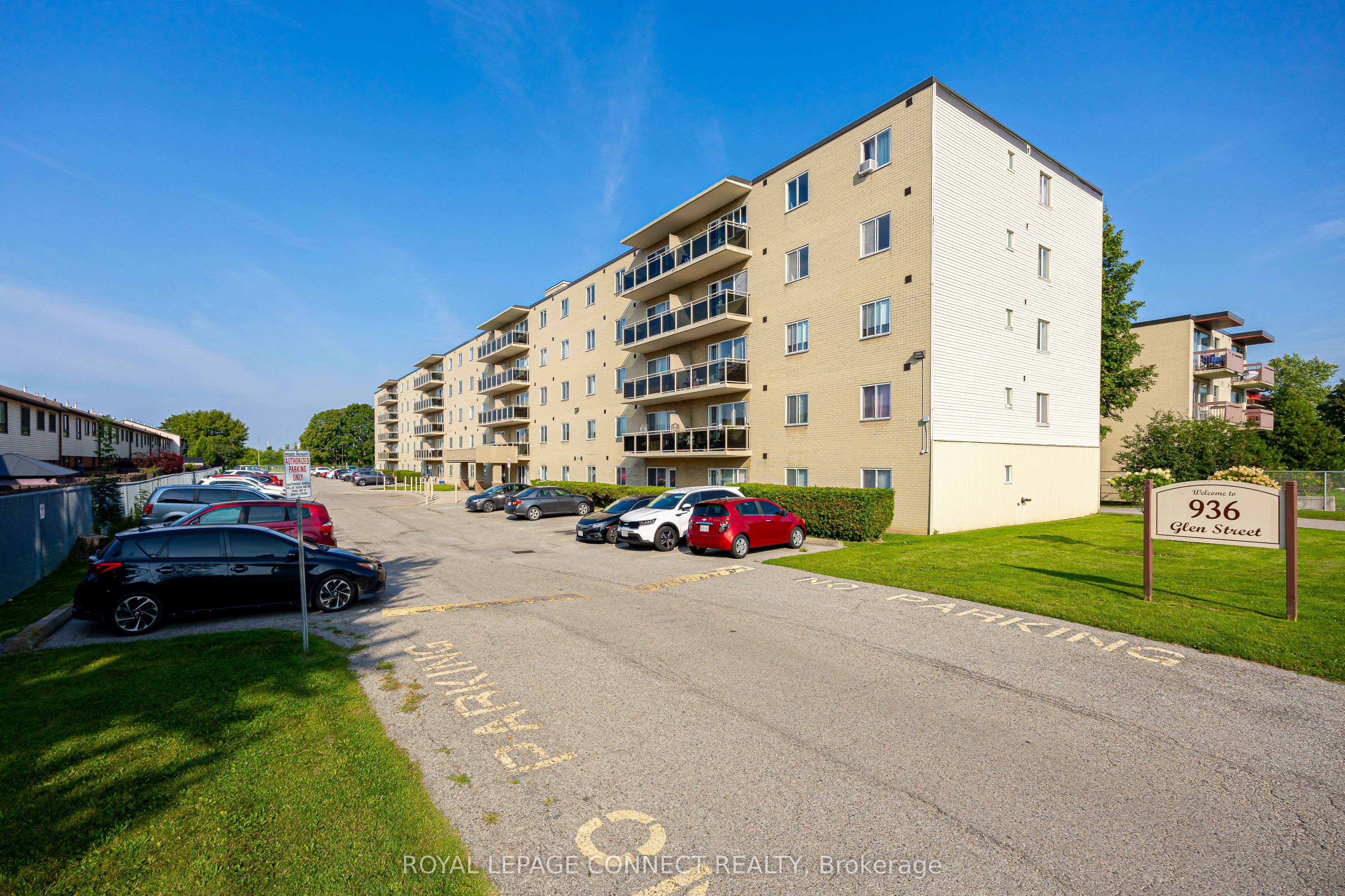 936 Glen Street, #211