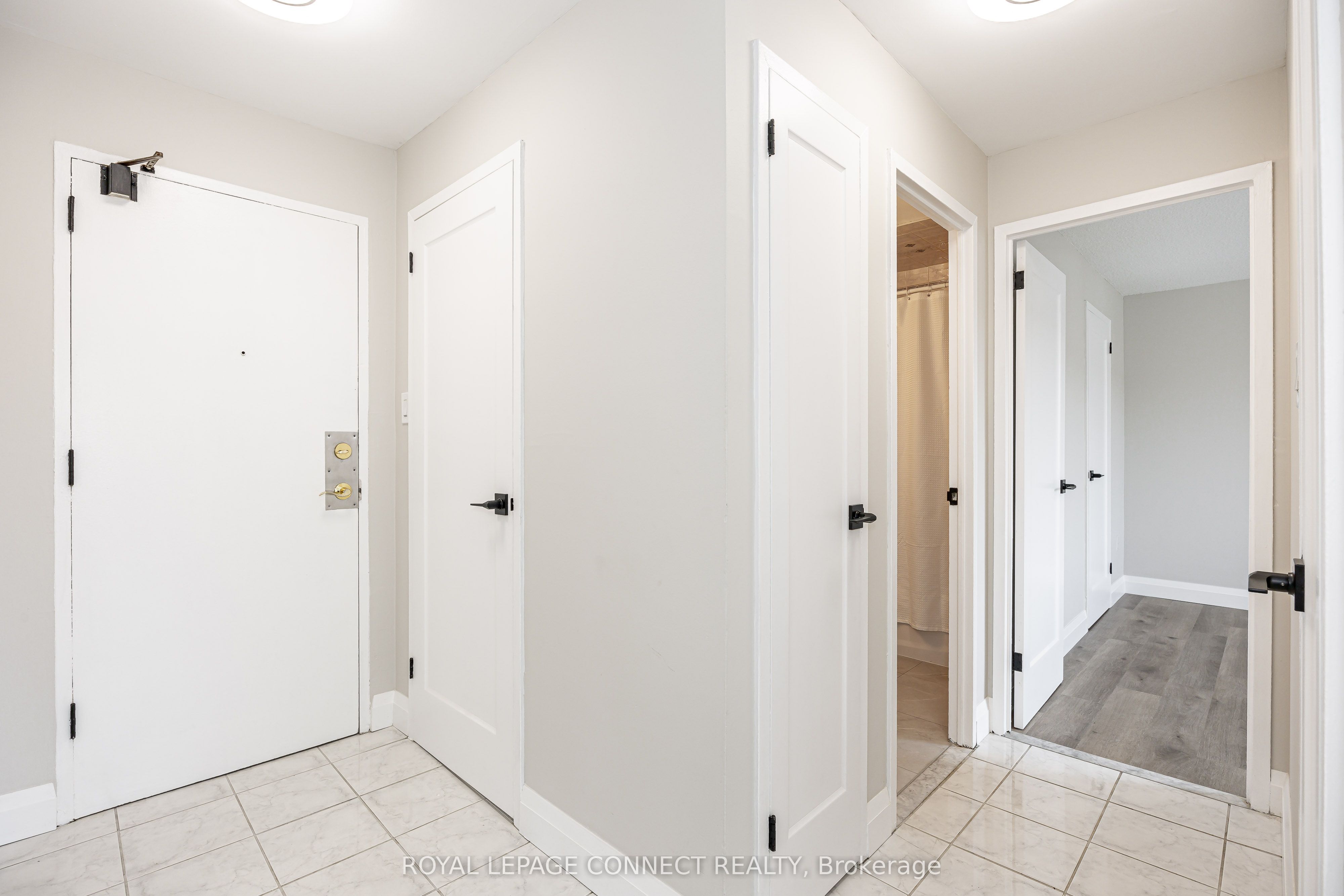 936 Glen Street, #211