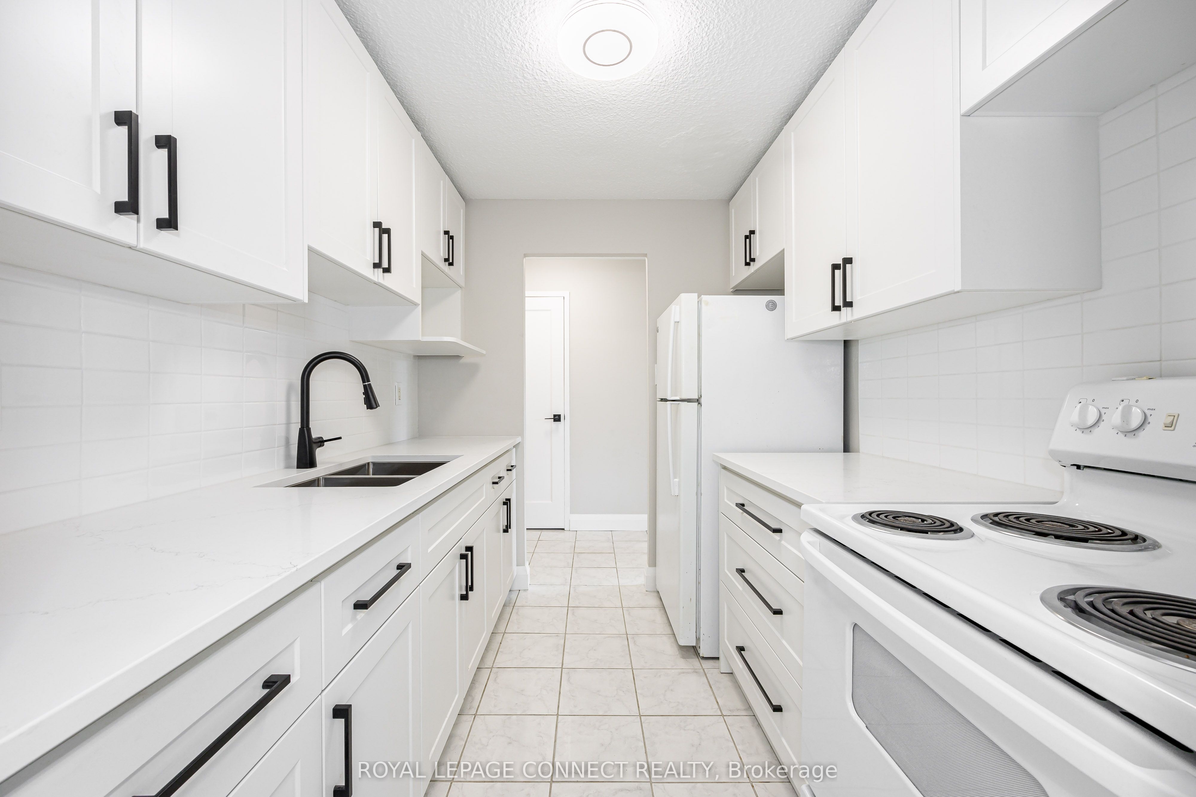 936 Glen Street, #211