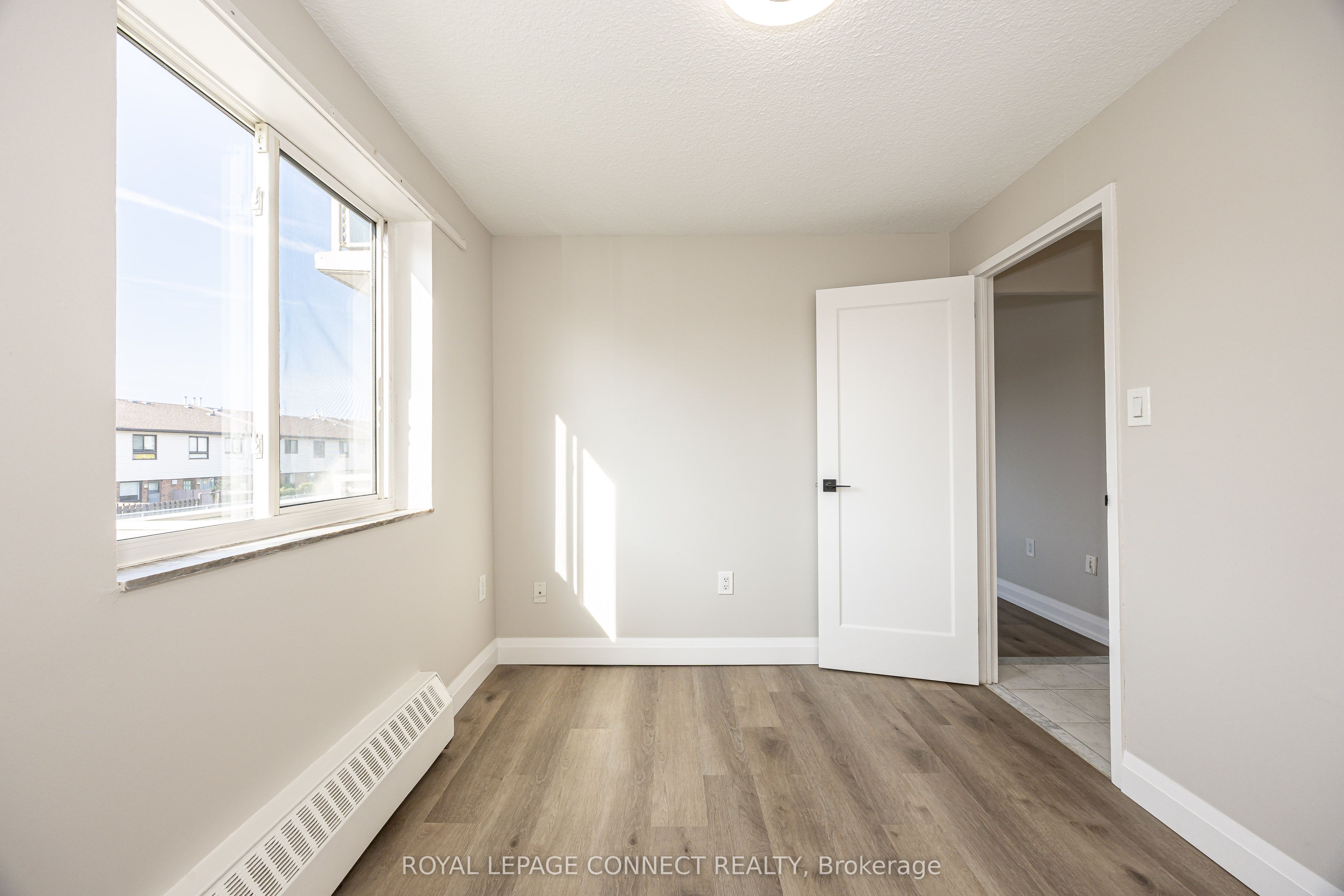 936 Glen Street, #211
