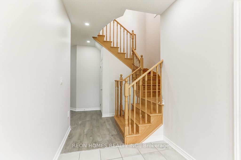 11 Crombie Street