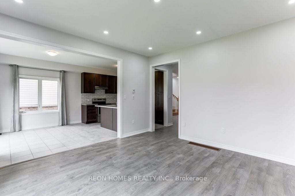 11 Crombie Street