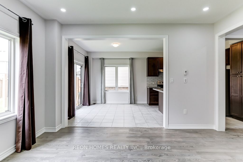 11 Crombie Street