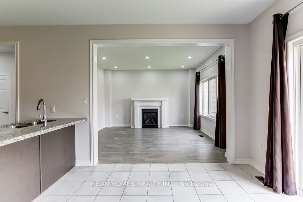 11 Crombie Street