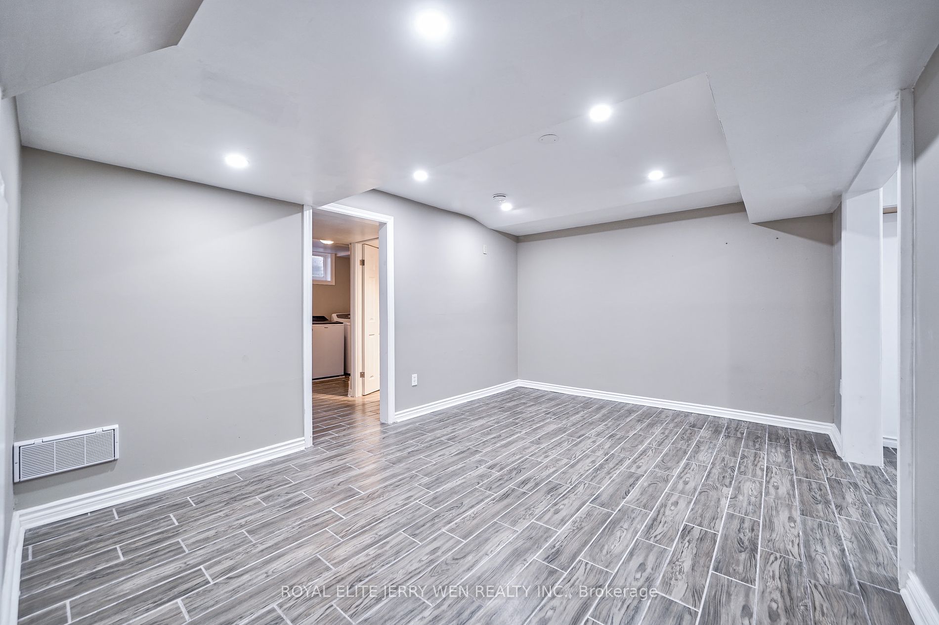 8 Deerfield Court