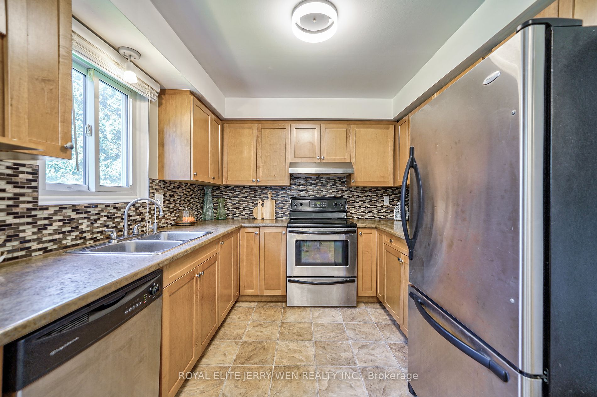 8 Deerfield Court