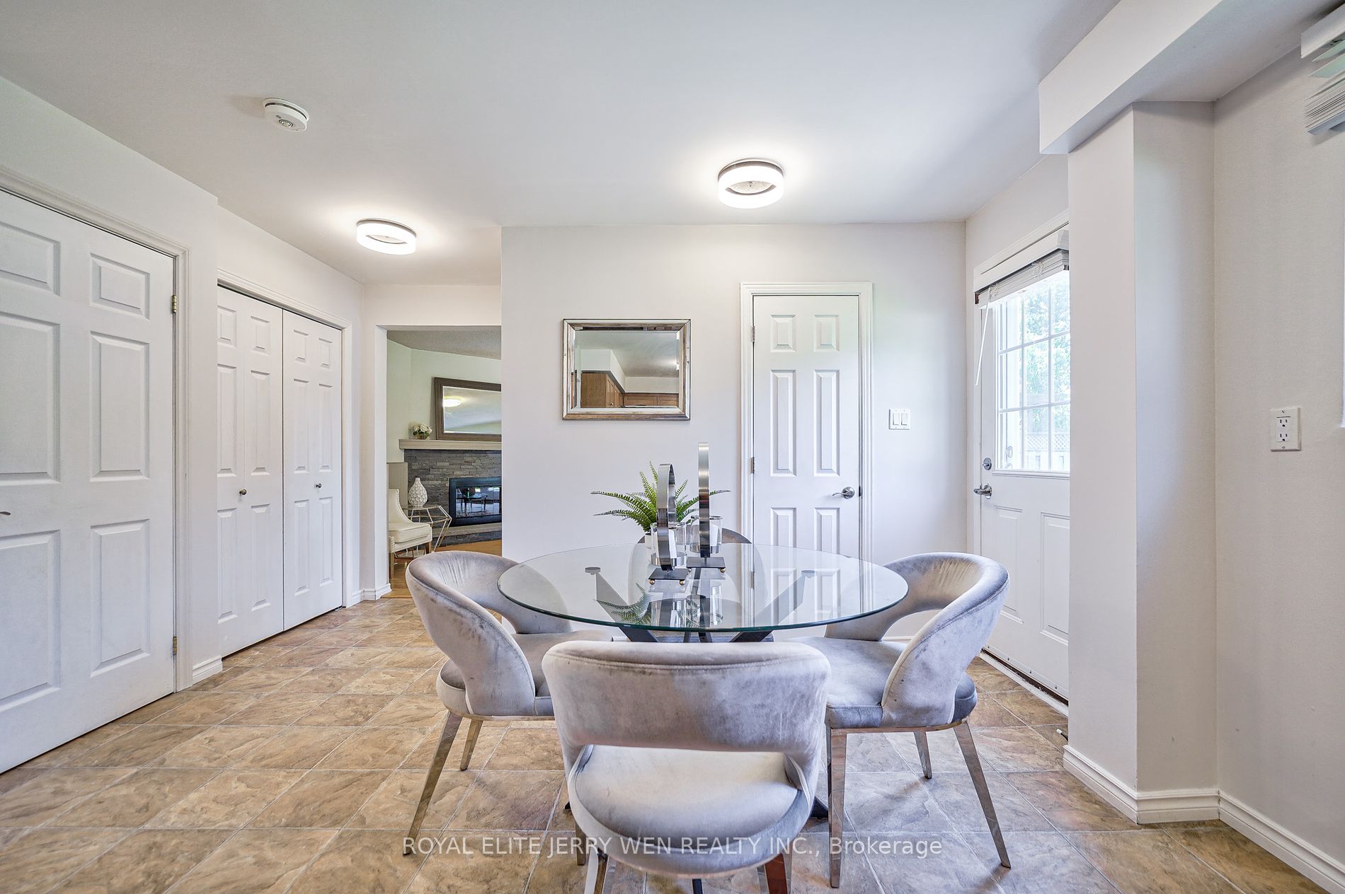 8 Deerfield Court
